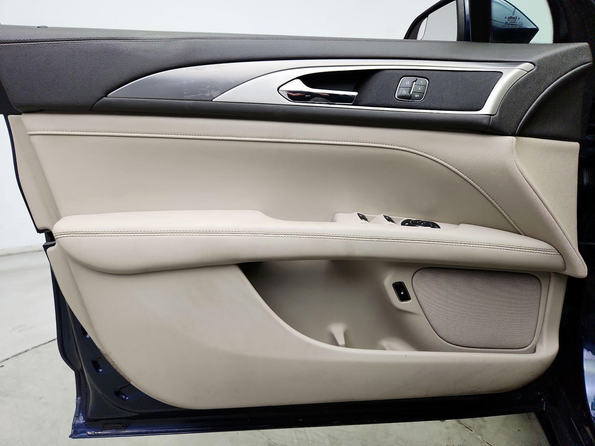 Thumbnail: 2017 Lincoln MKZ - 12