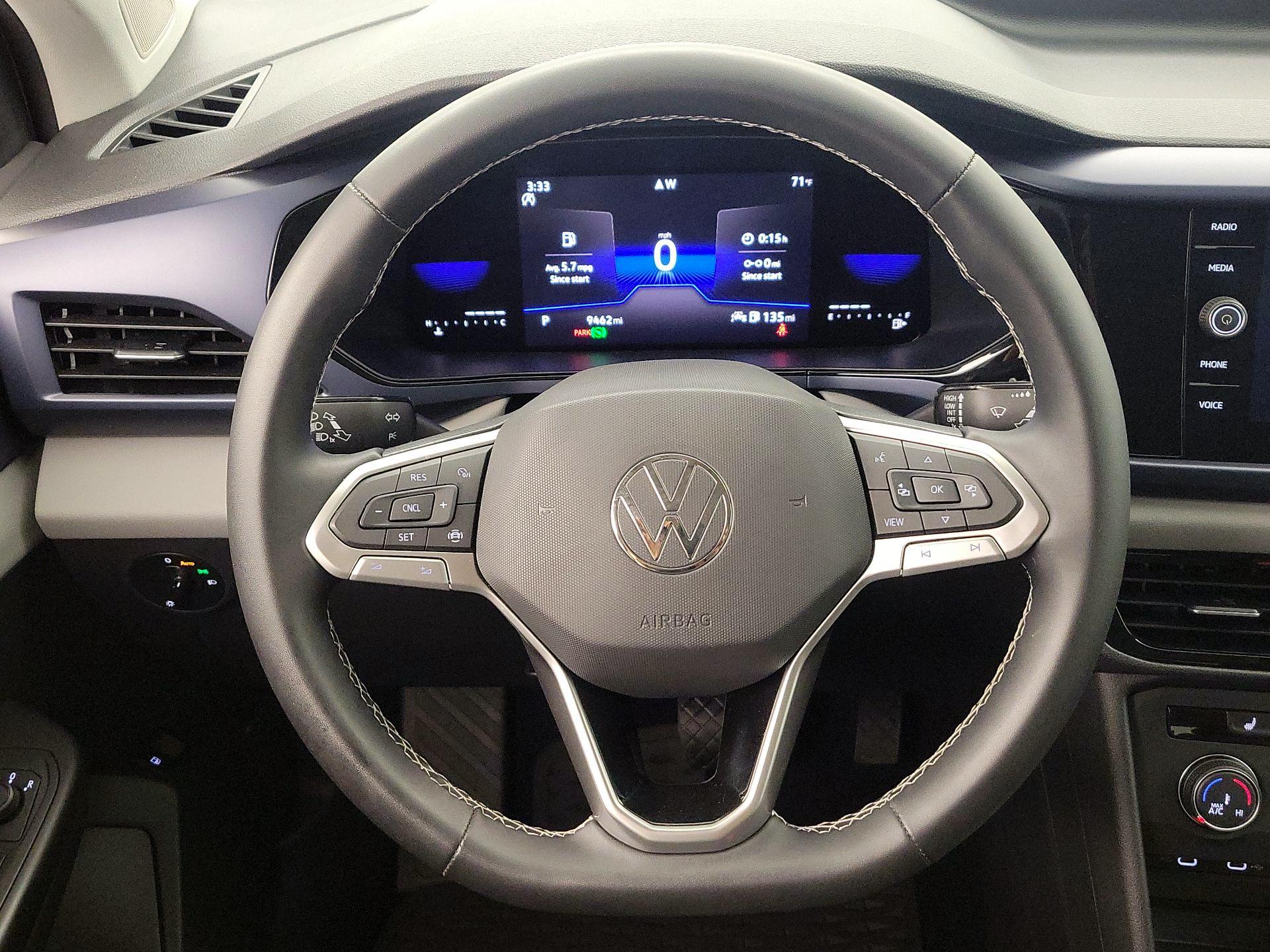 Thumbnail: 2022 Volkswagen Taos - 10