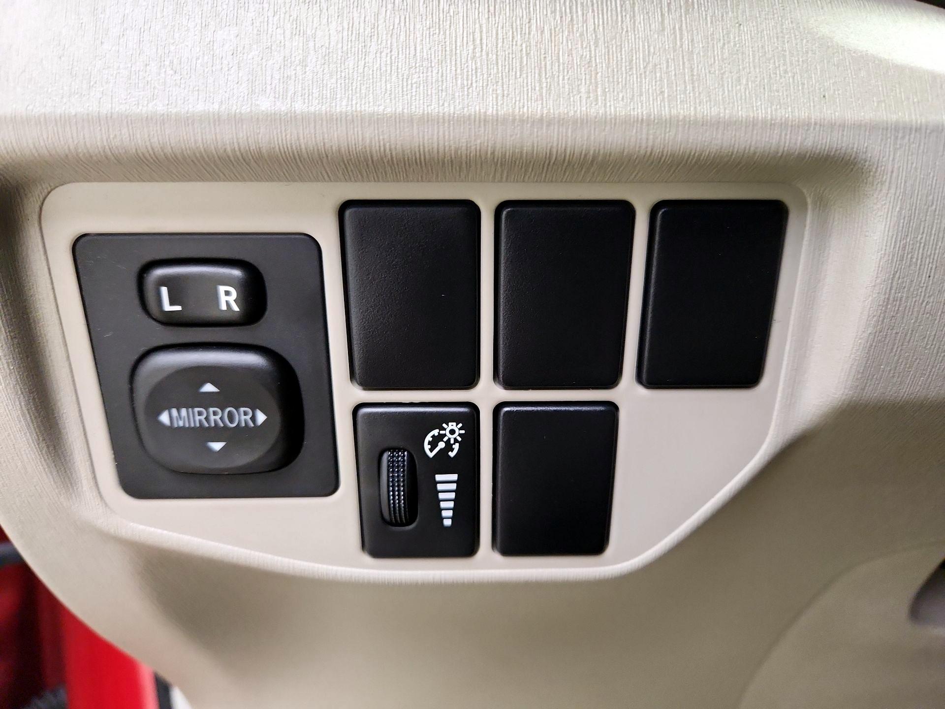 Thumbnail: 2015 Toyota Prius - 13