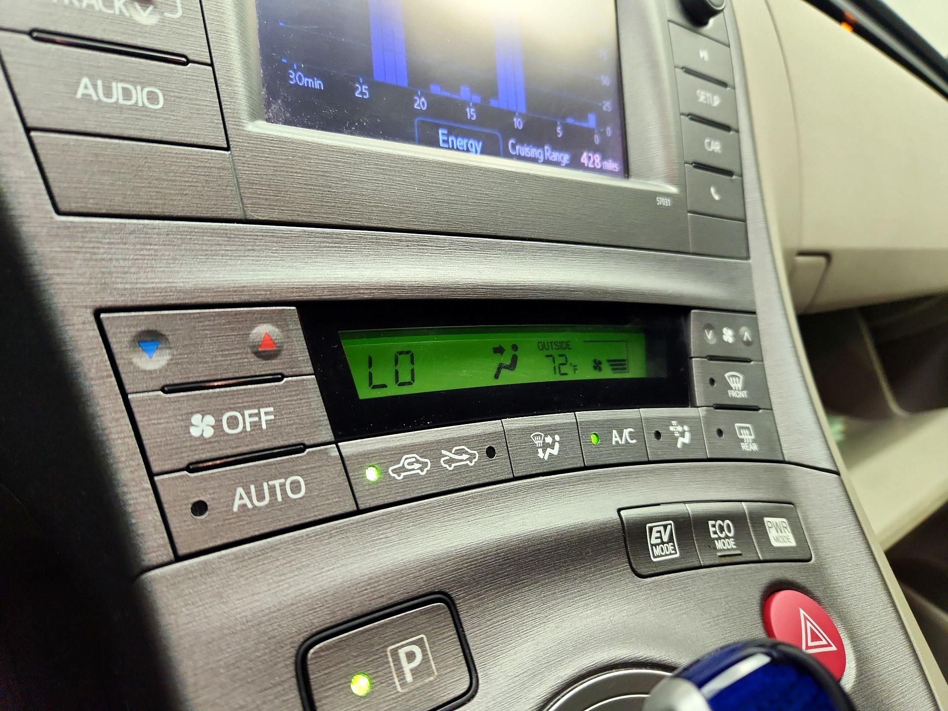 Thumbnail: 2015 Toyota Prius - 16