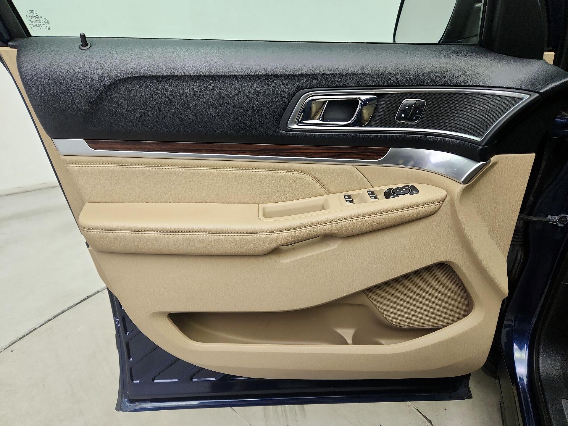 Thumbnail: 2016 Ford Explorer - 12