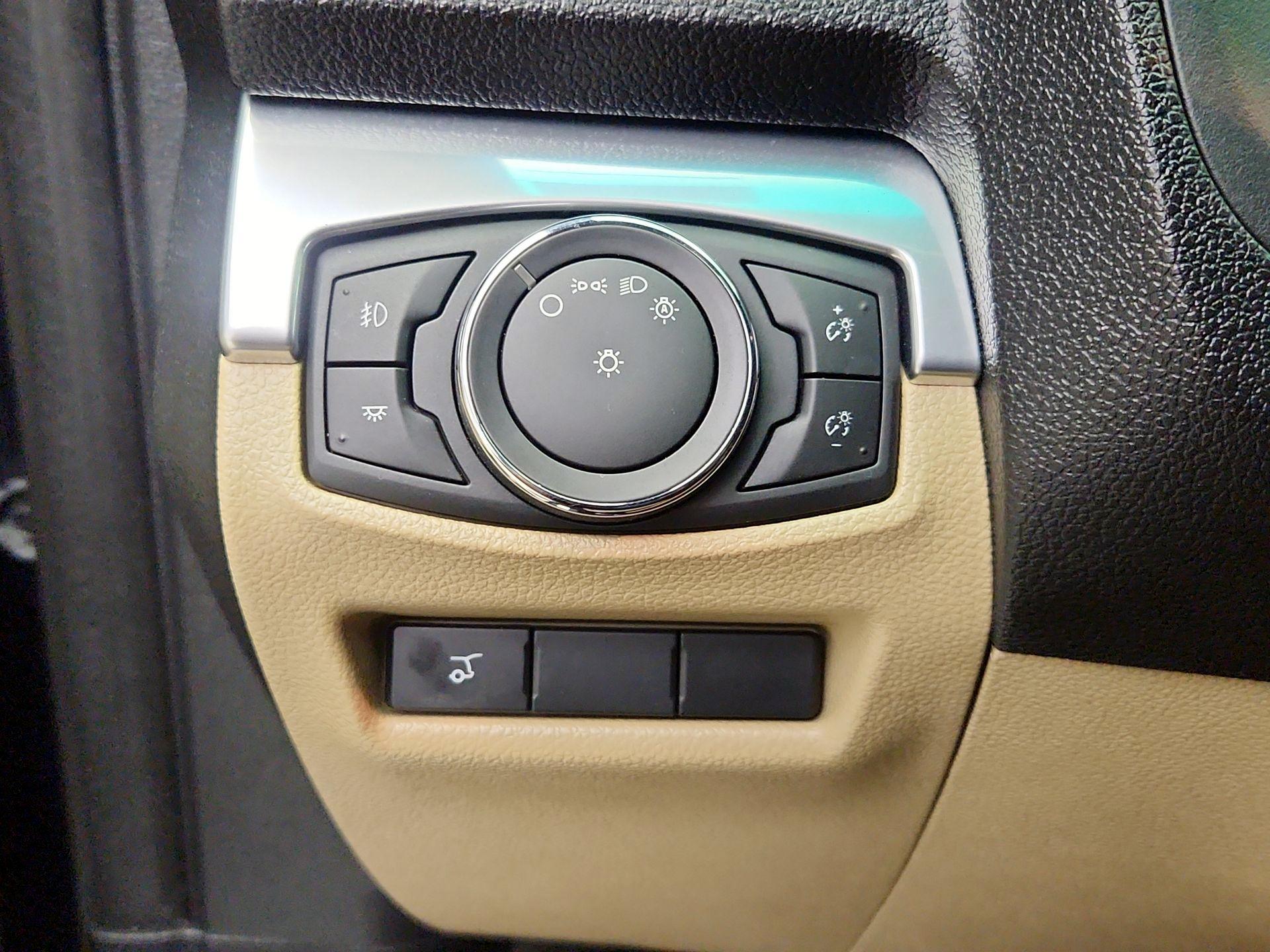 Thumbnail: 2016 Ford Explorer - 13