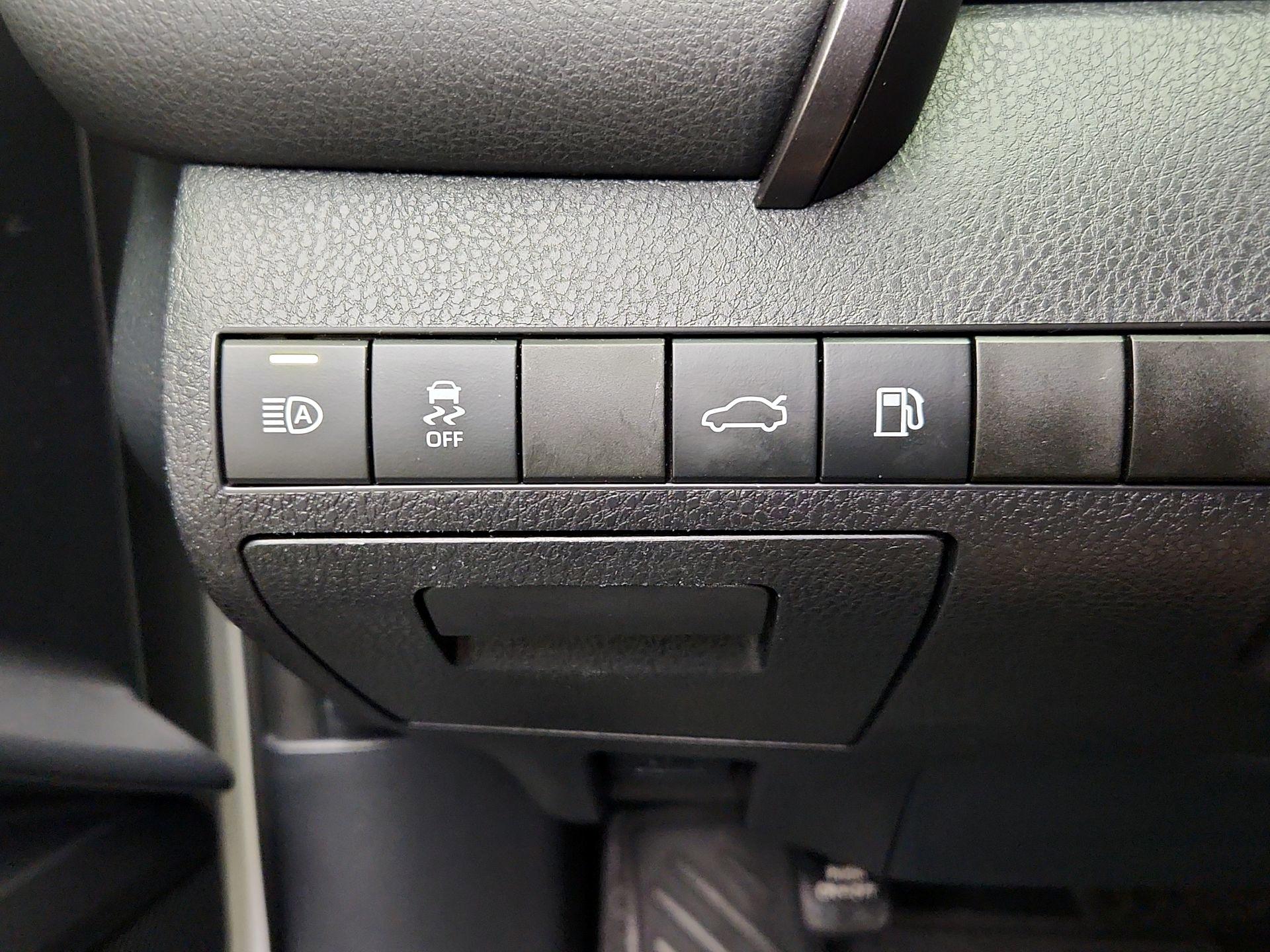 Thumbnail: 2018 Toyota Camry - 13