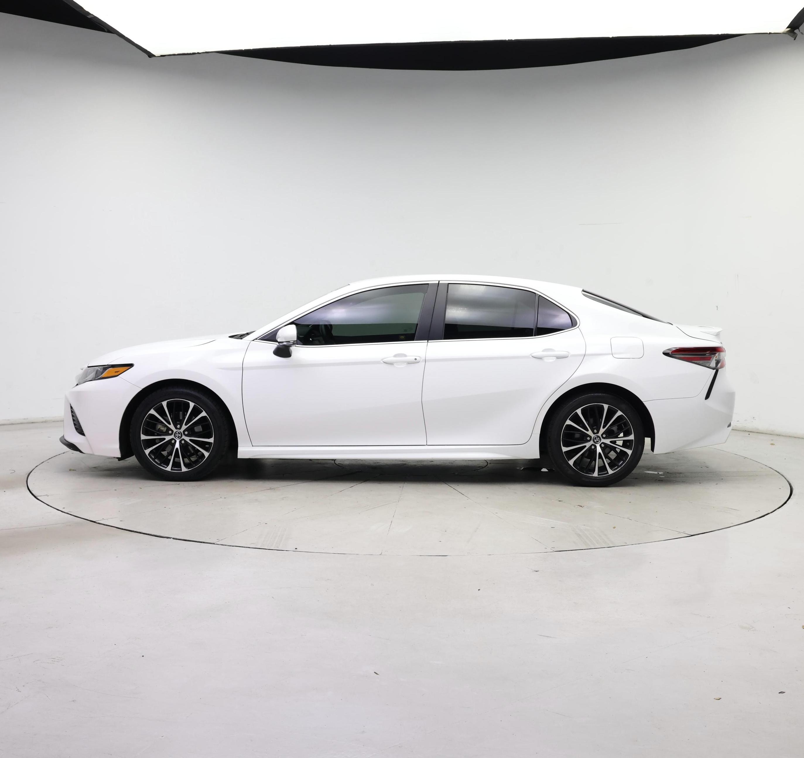 Thumbnail: 2018 Toyota Camry - 3