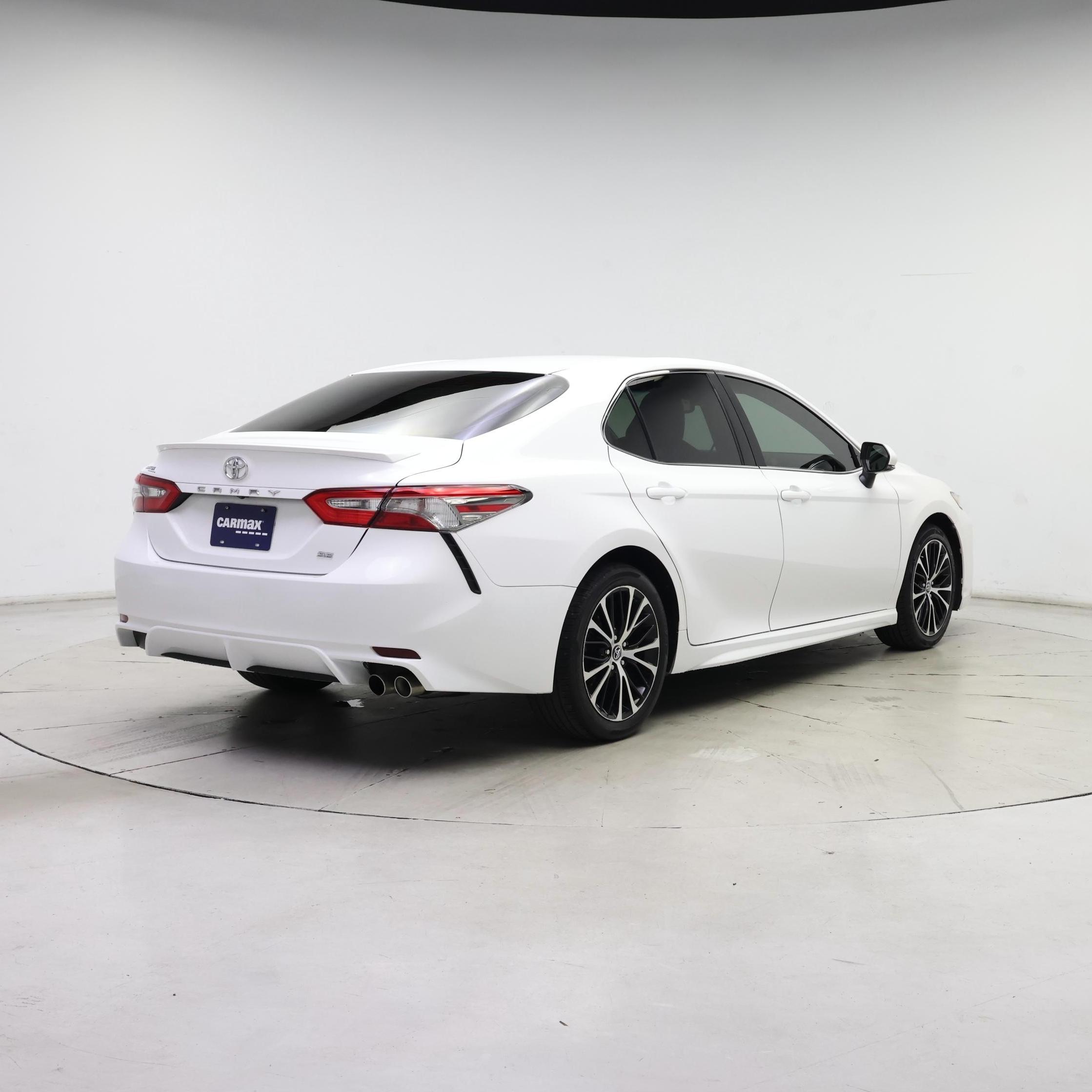 Thumbnail: 2018 Toyota Camry - 8