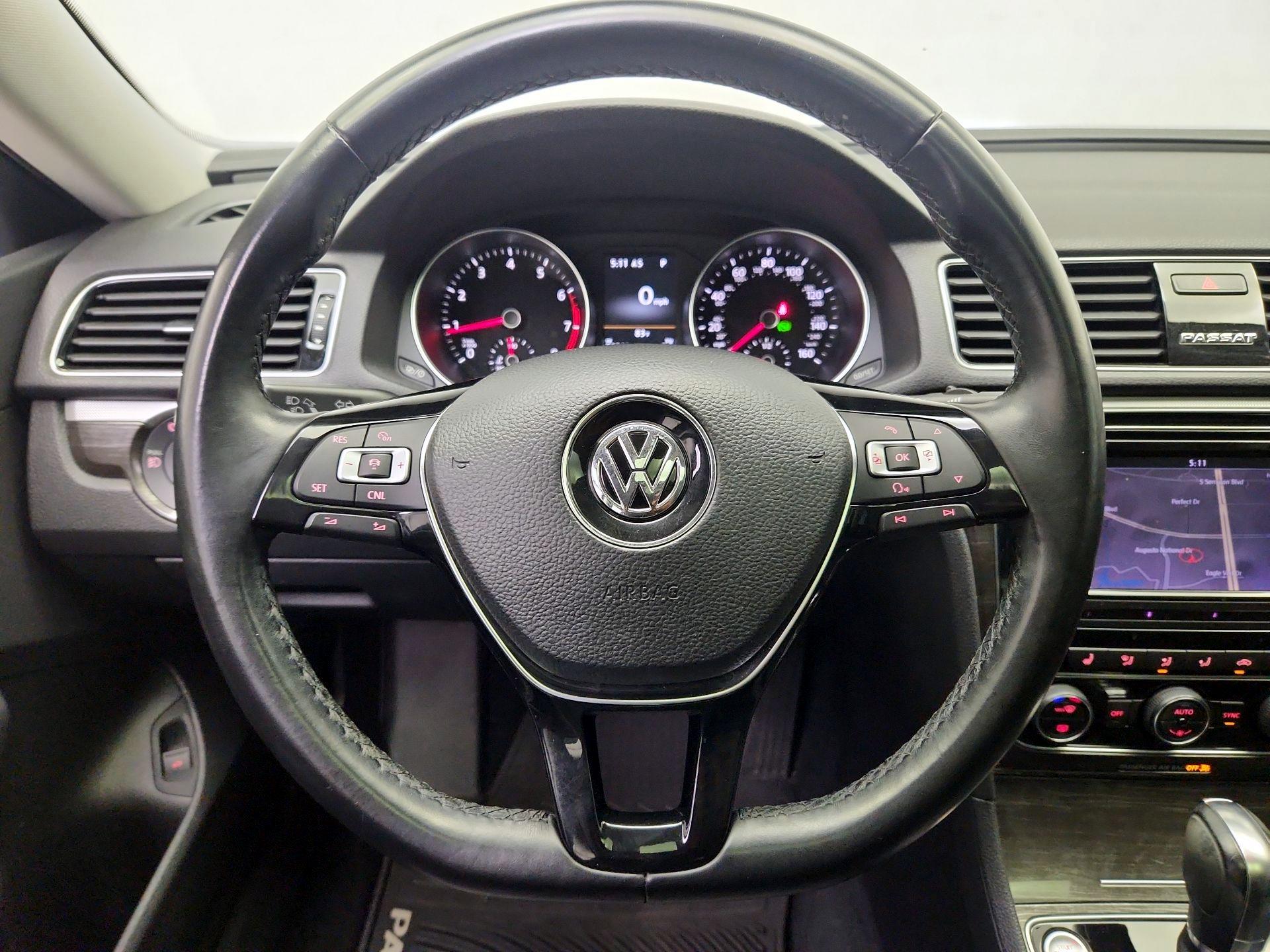 Thumbnail: 2018 Volkswagen Passat - 10