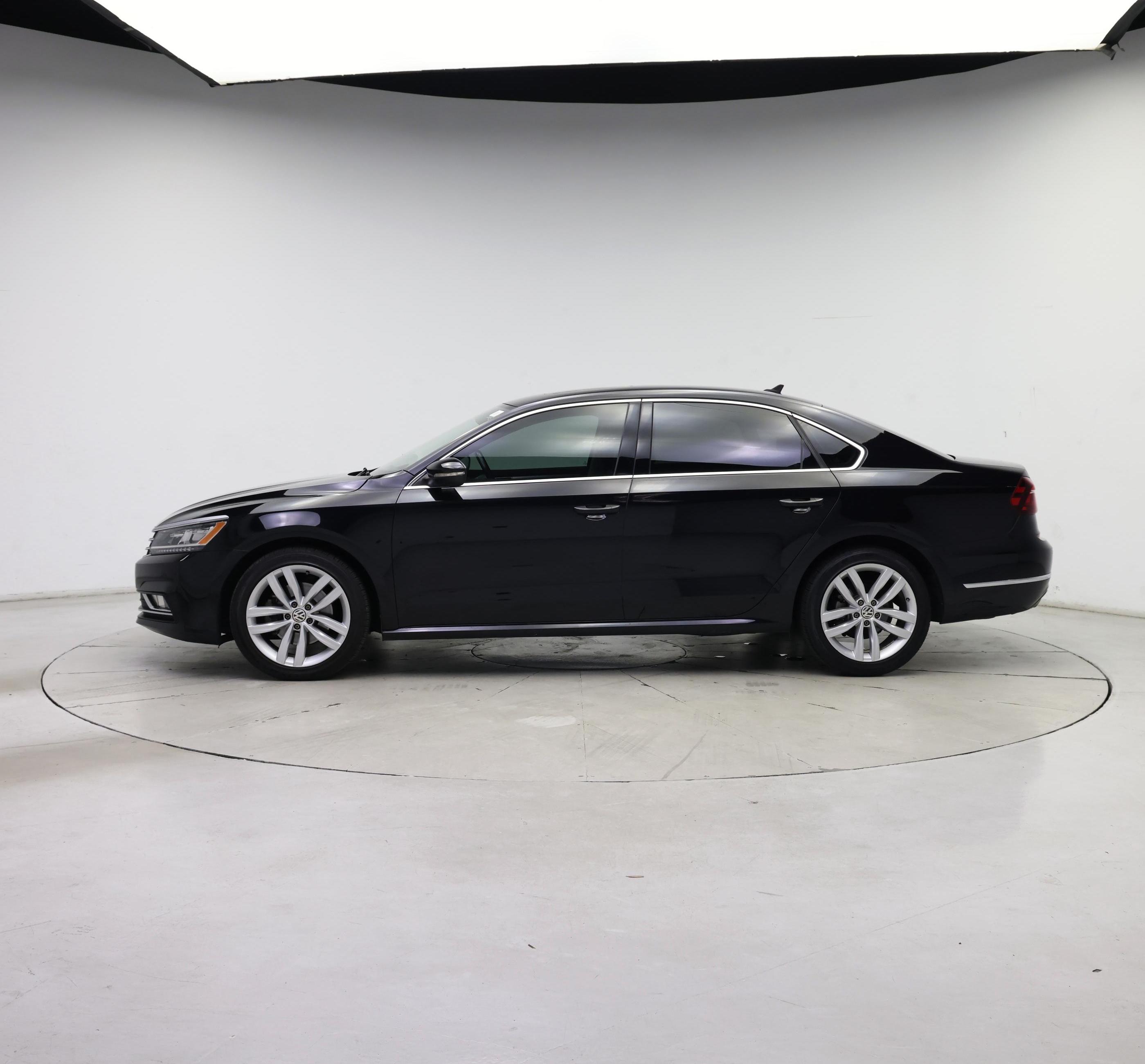 Thumbnail: 2018 Volkswagen Passat - 3