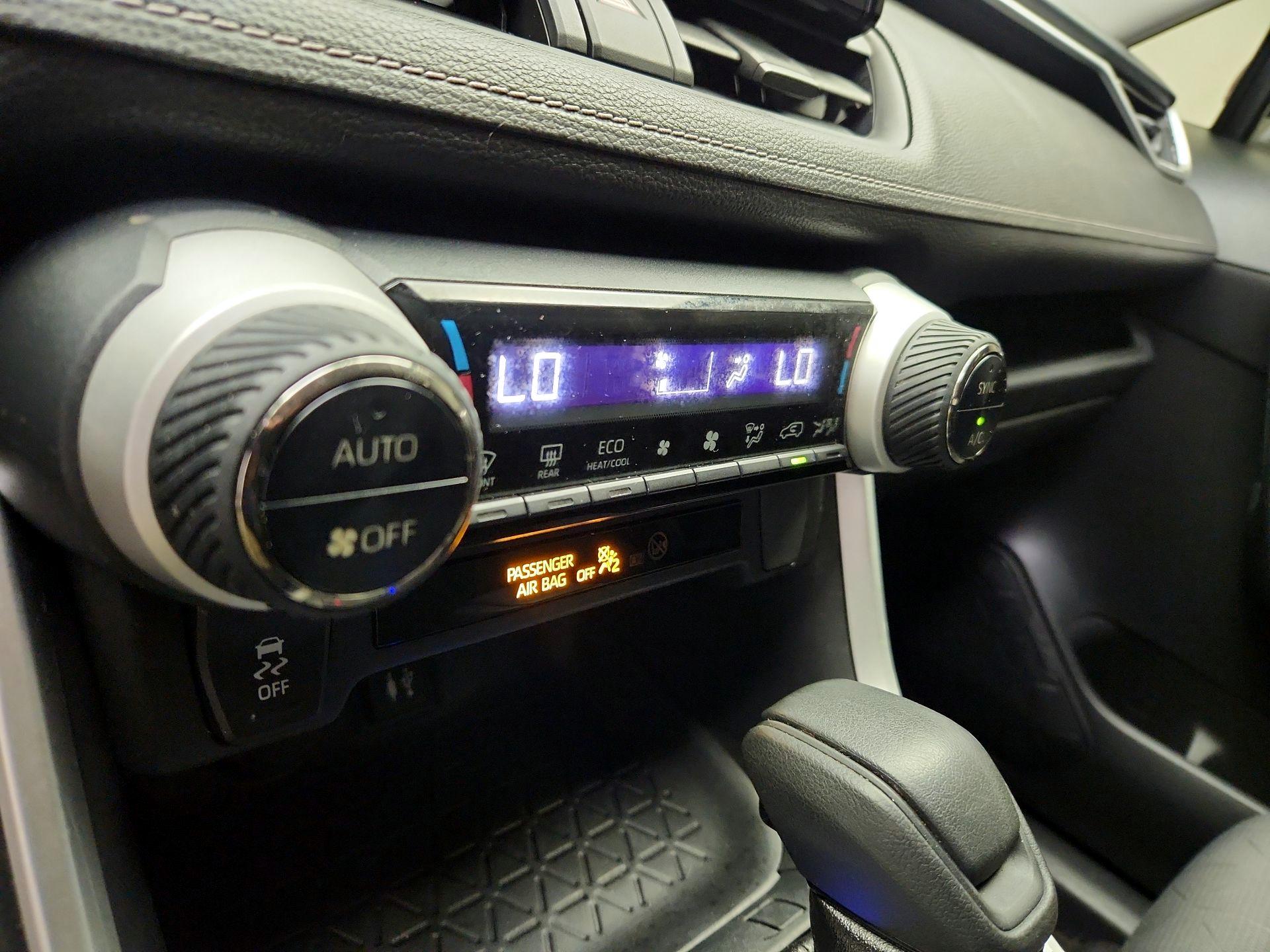 Thumbnail: 2019 Toyota RAV4 - 16