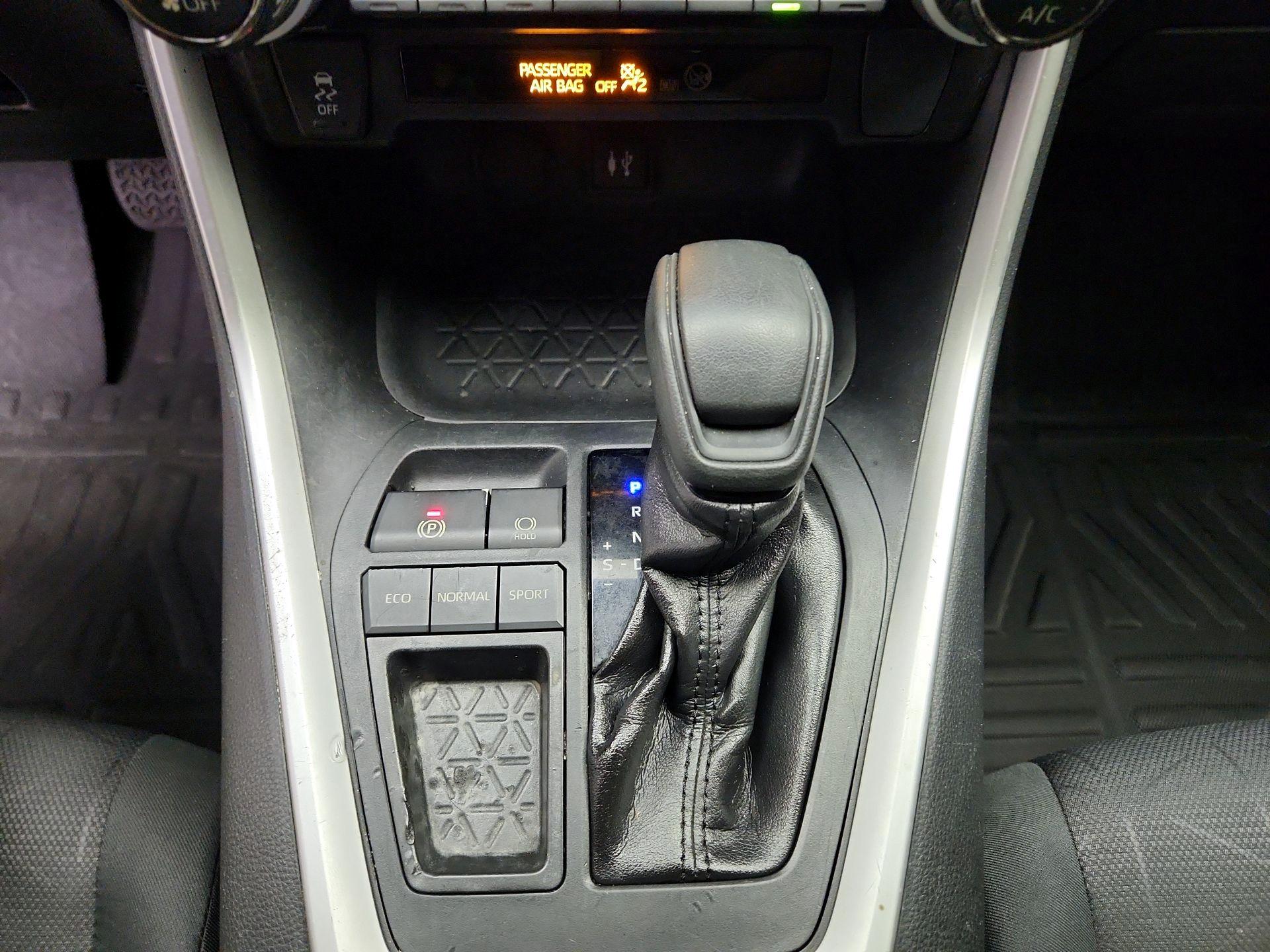 Thumbnail: 2019 Toyota RAV4 - 17