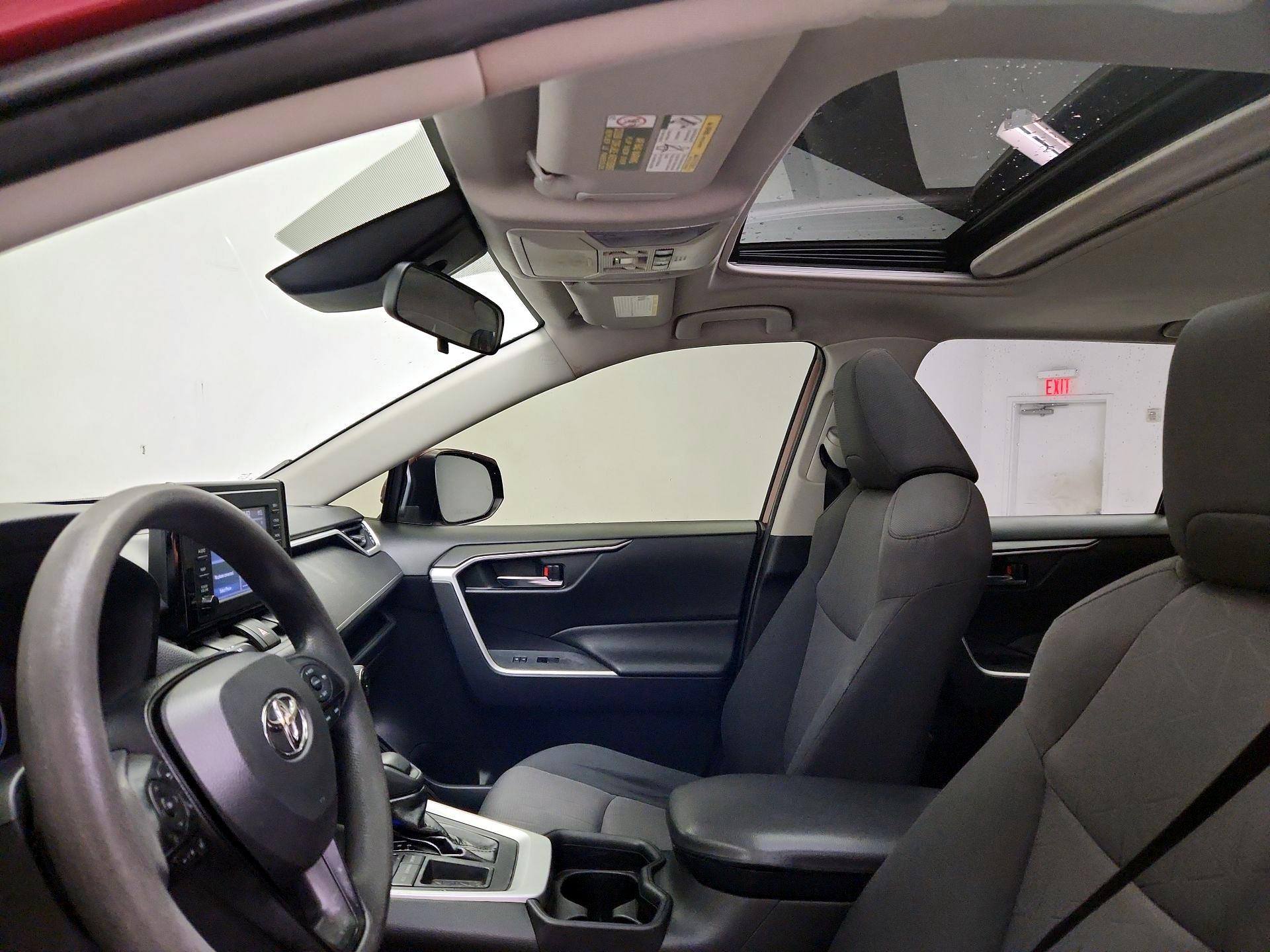 Thumbnail: 2019 Toyota RAV4 - 19