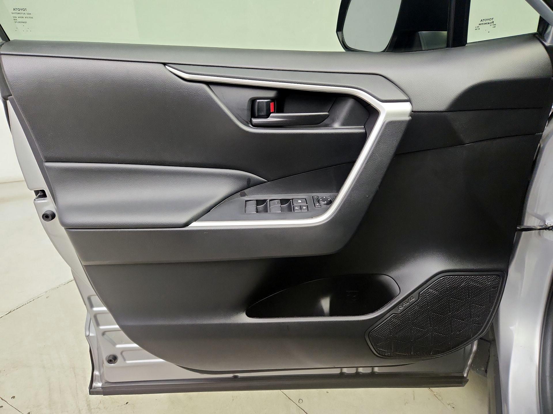 Thumbnail: 2022 Toyota RAV4 - 12