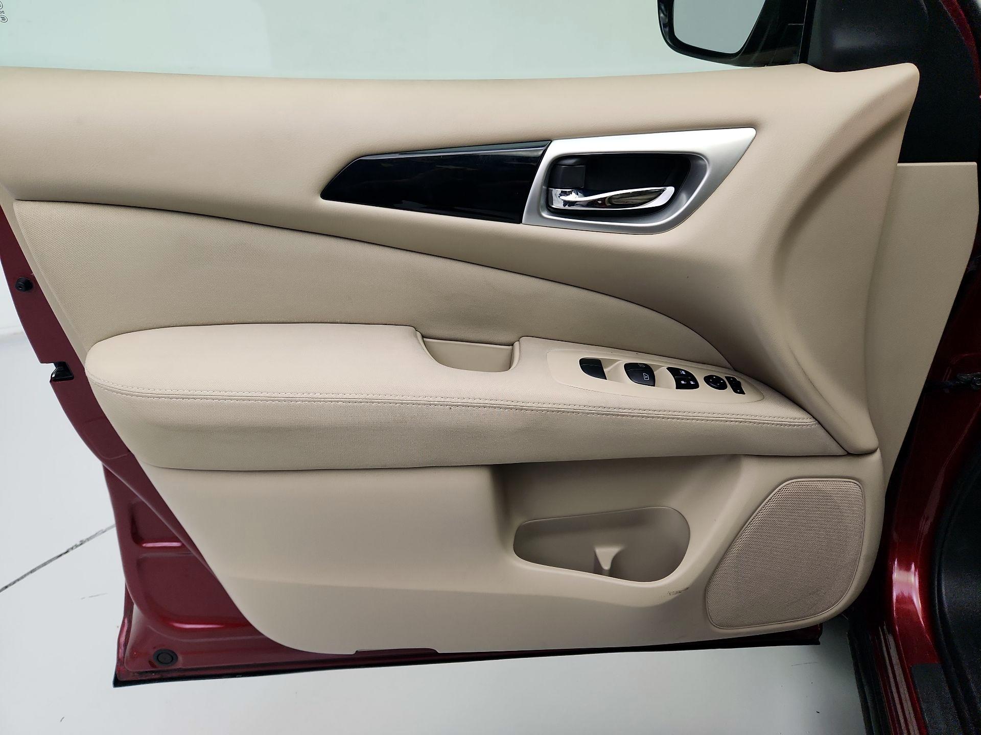 Thumbnail: 2017 Nissan Pathfinder - 12