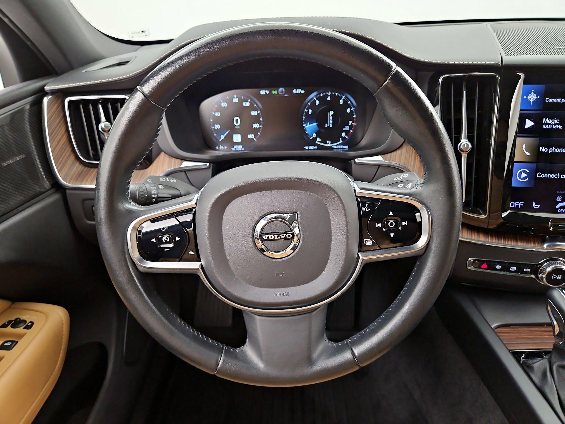 Thumbnail: 2021 Volvo XC60 - 10
