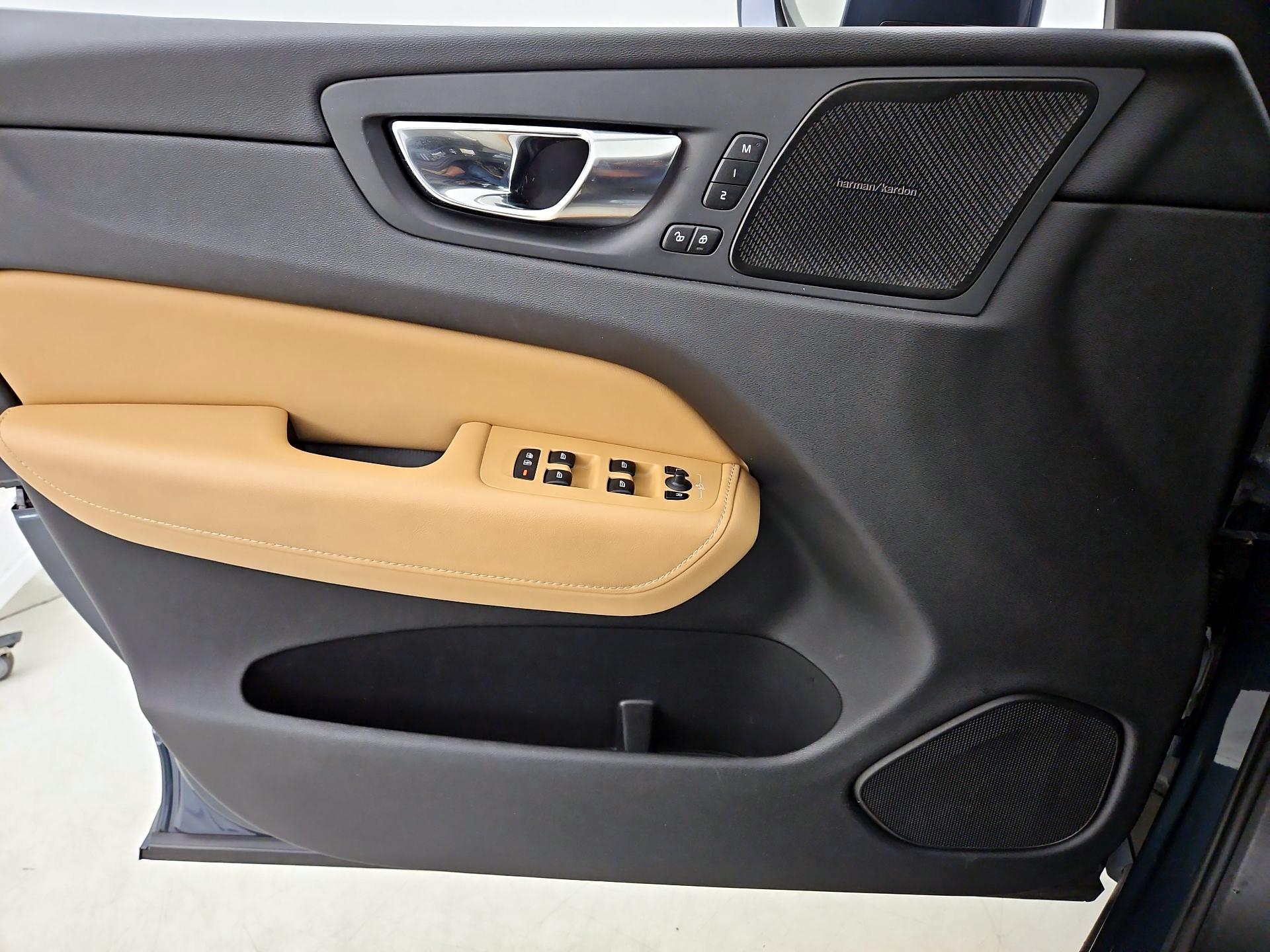 Thumbnail: 2021 Volvo XC60 - 12