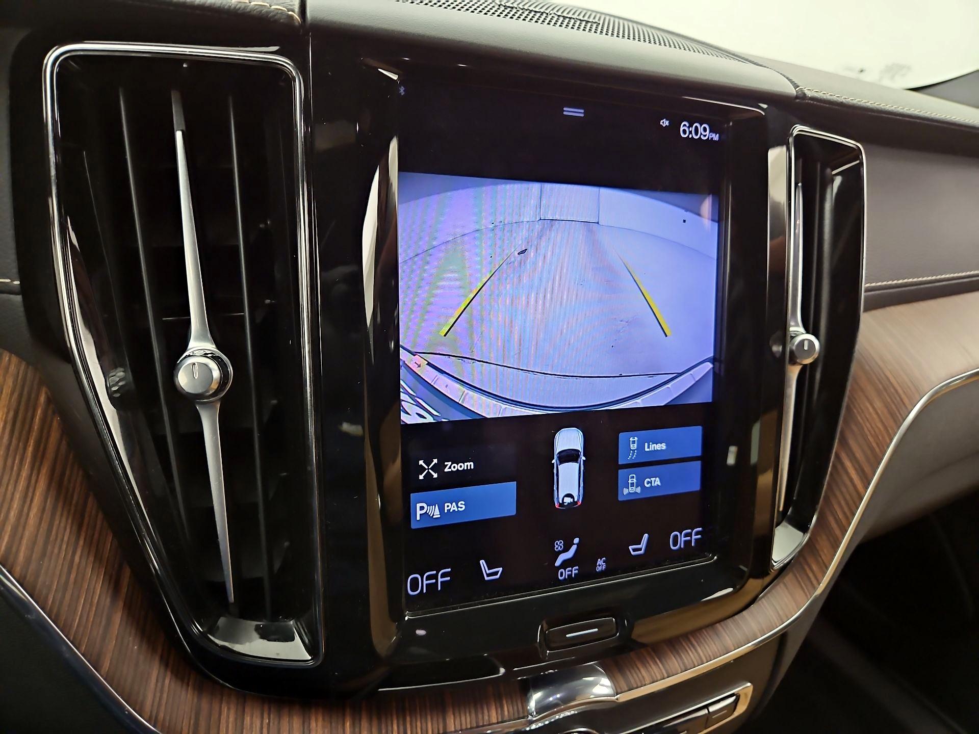 Thumbnail: 2021 Volvo XC60 - 15