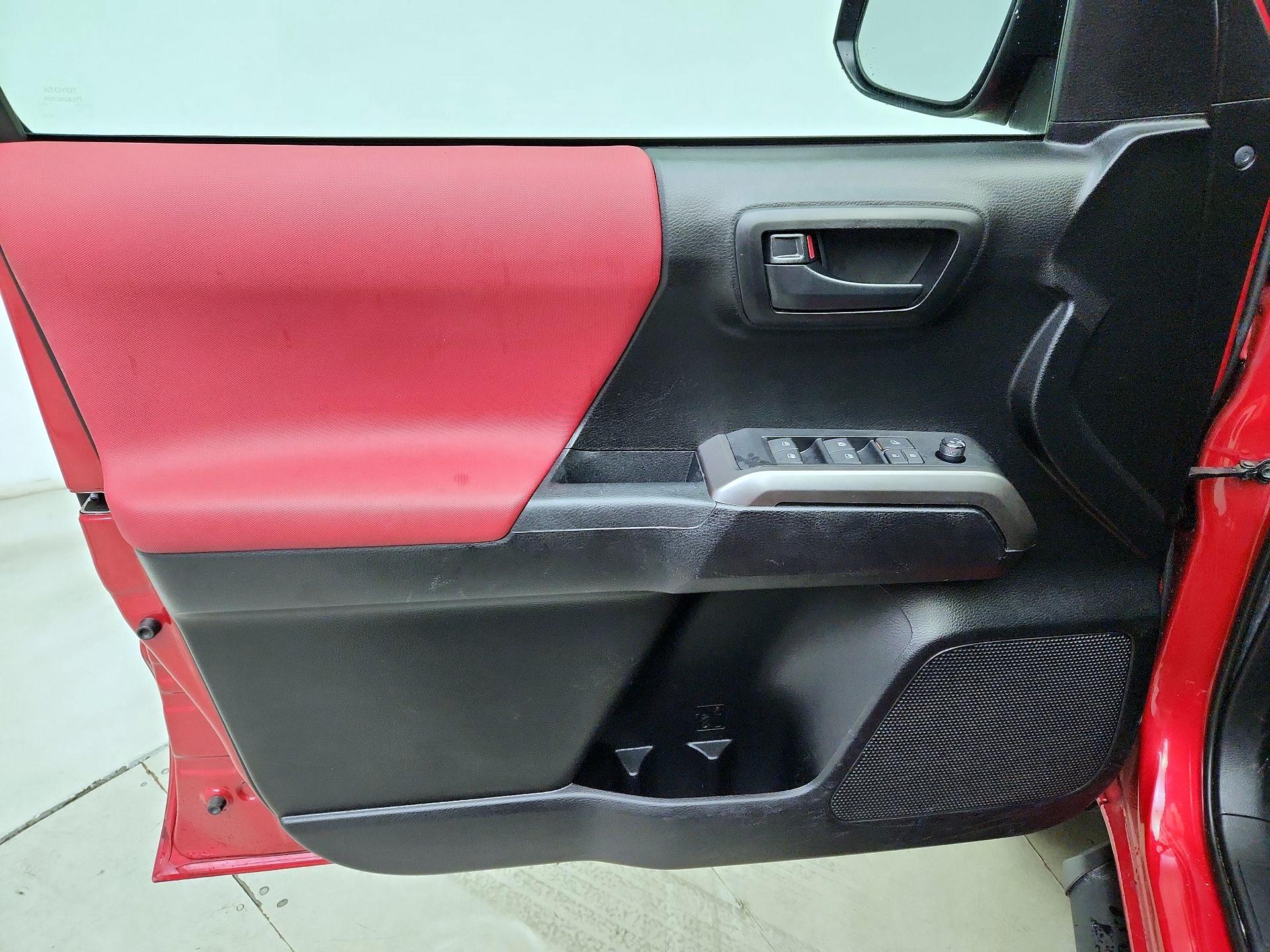 Thumbnail: 2021 Toyota Tacoma - 12