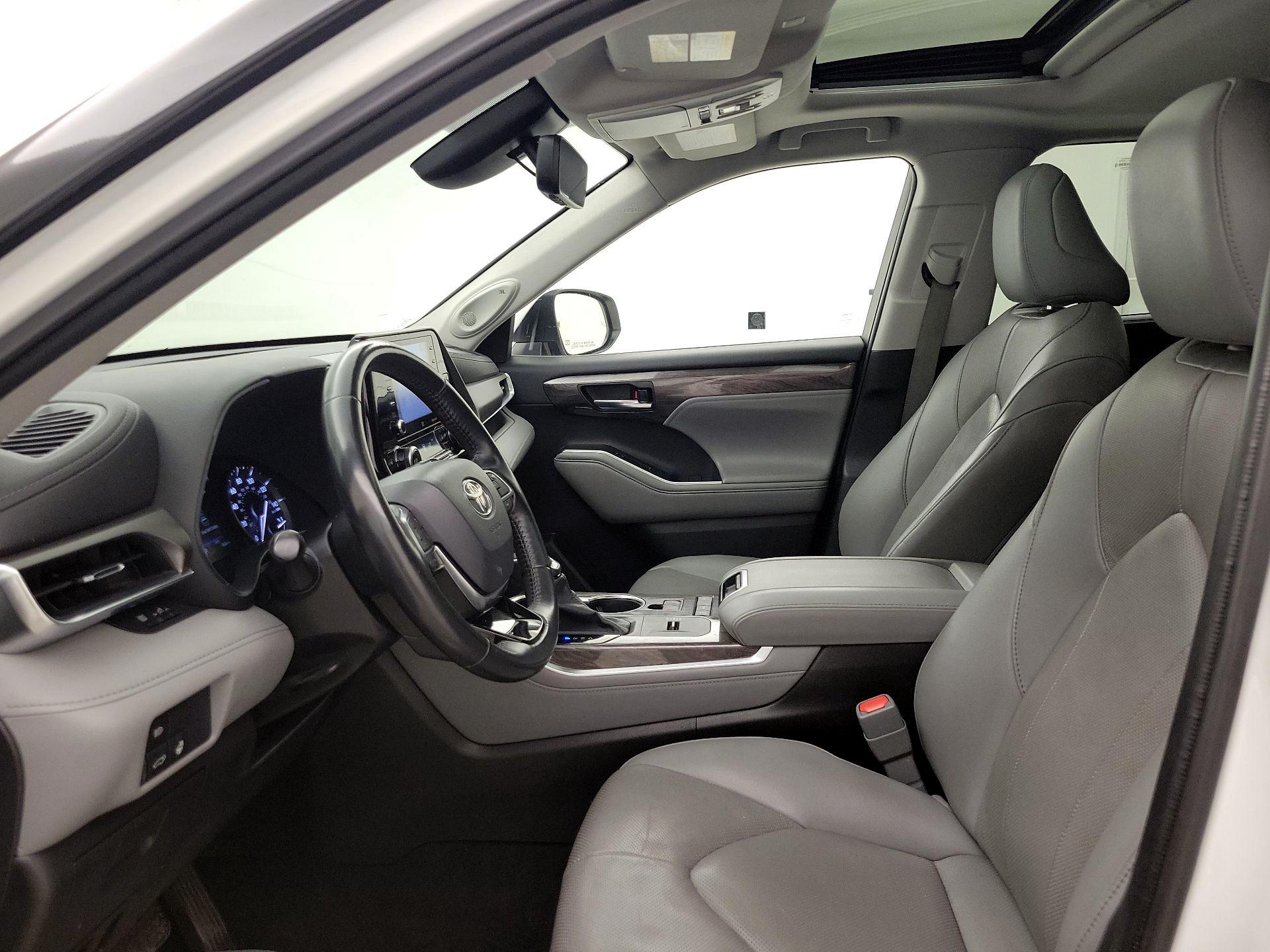 Thumbnail: 2021 Toyota Highlander - 11