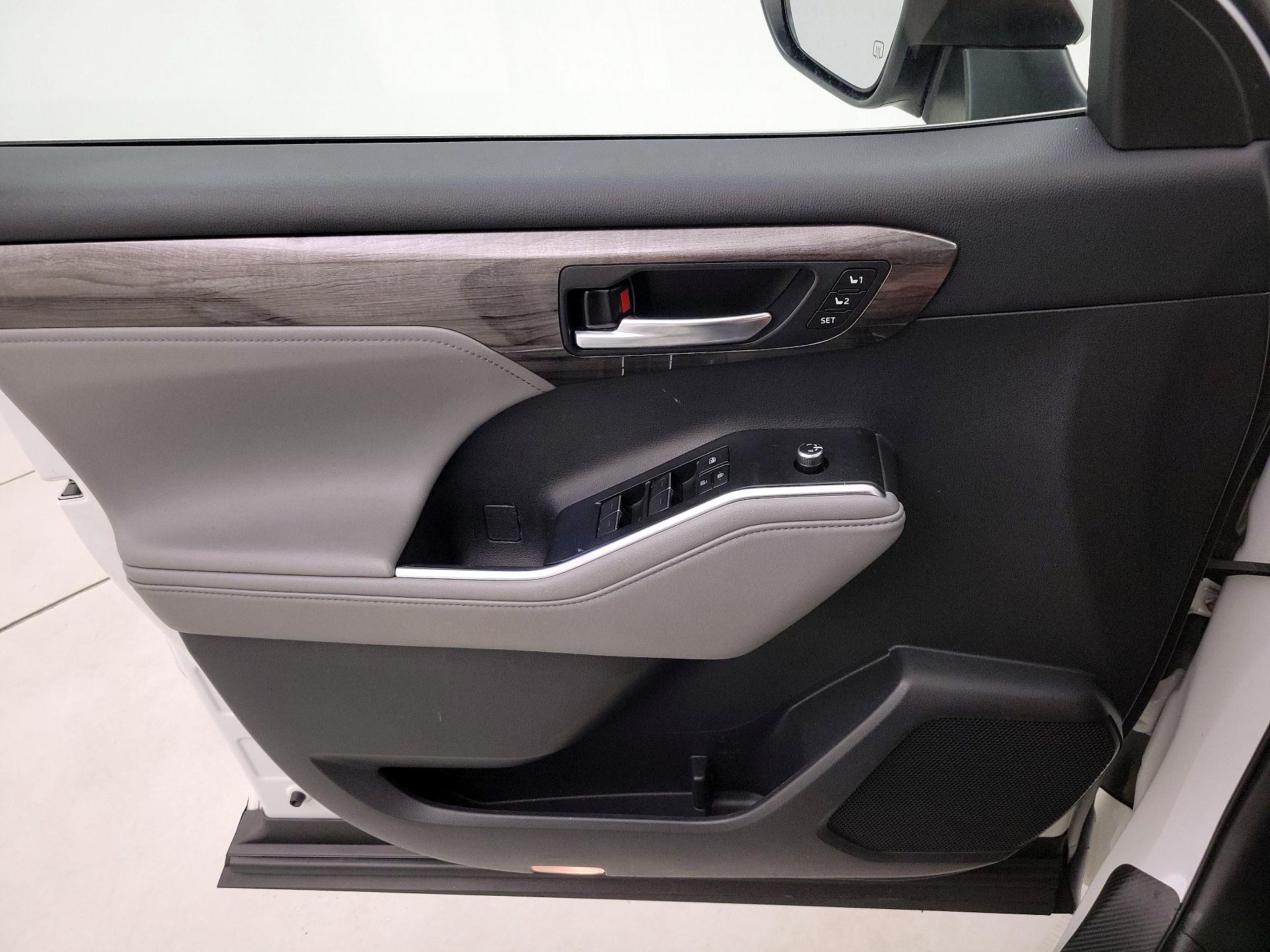 Thumbnail: 2021 Toyota Highlander - 12