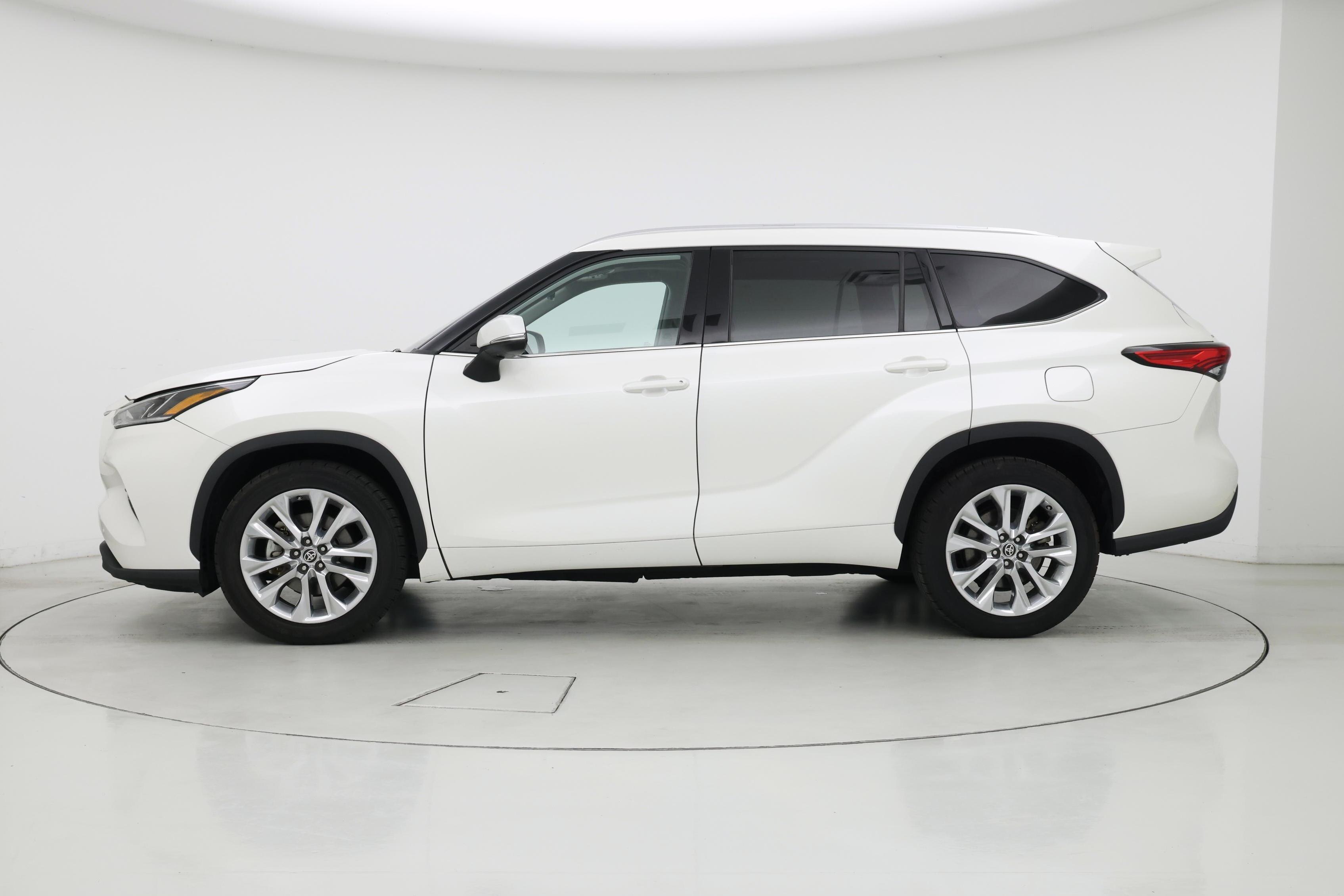 Thumbnail: 2021 Toyota Highlander - 3