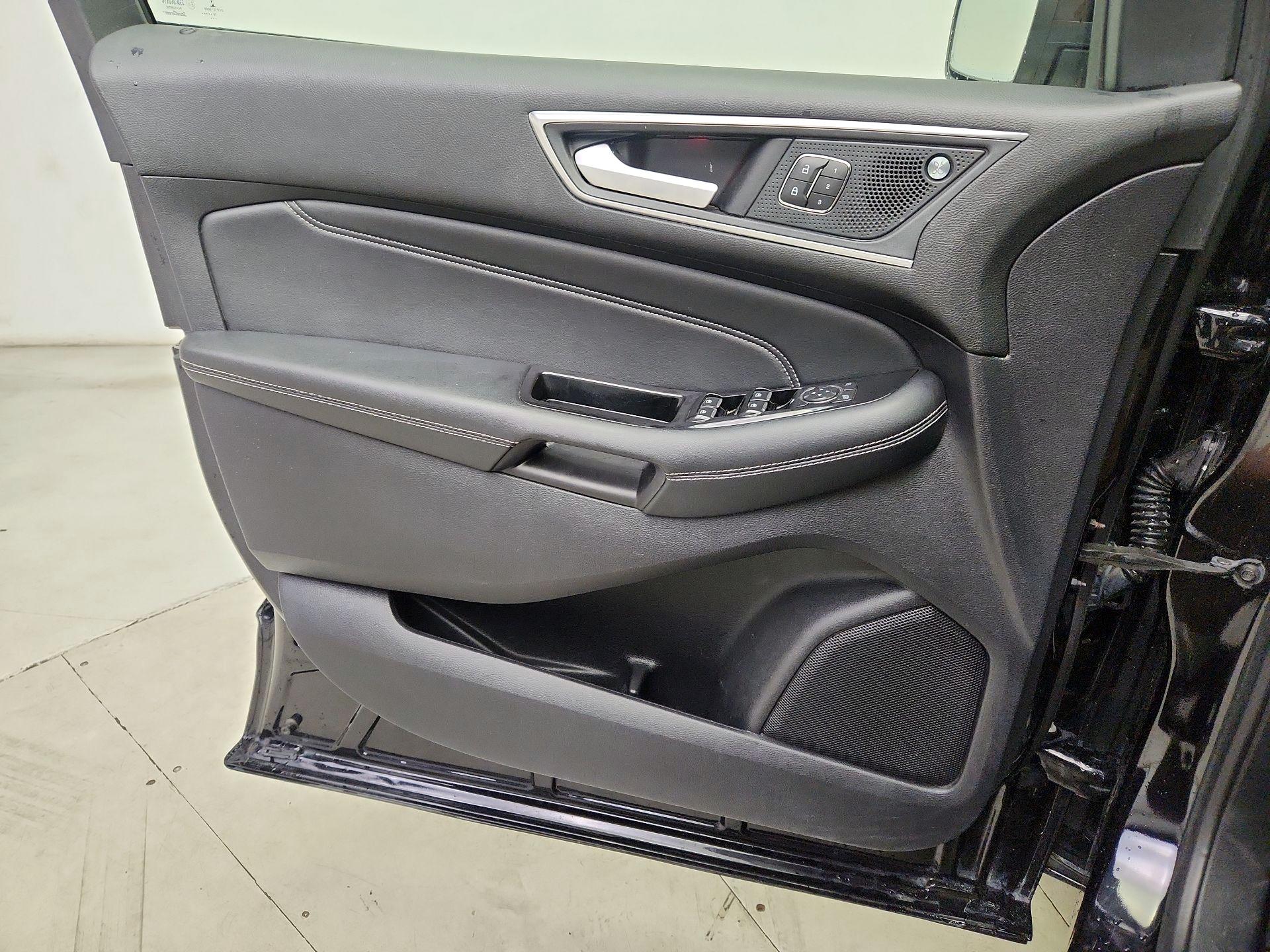 Thumbnail: 2019 Ford Edge - 12