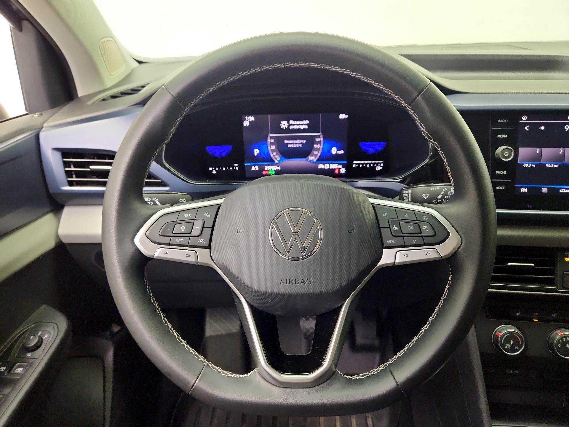 Thumbnail: 2022 Volkswagen Taos - 10