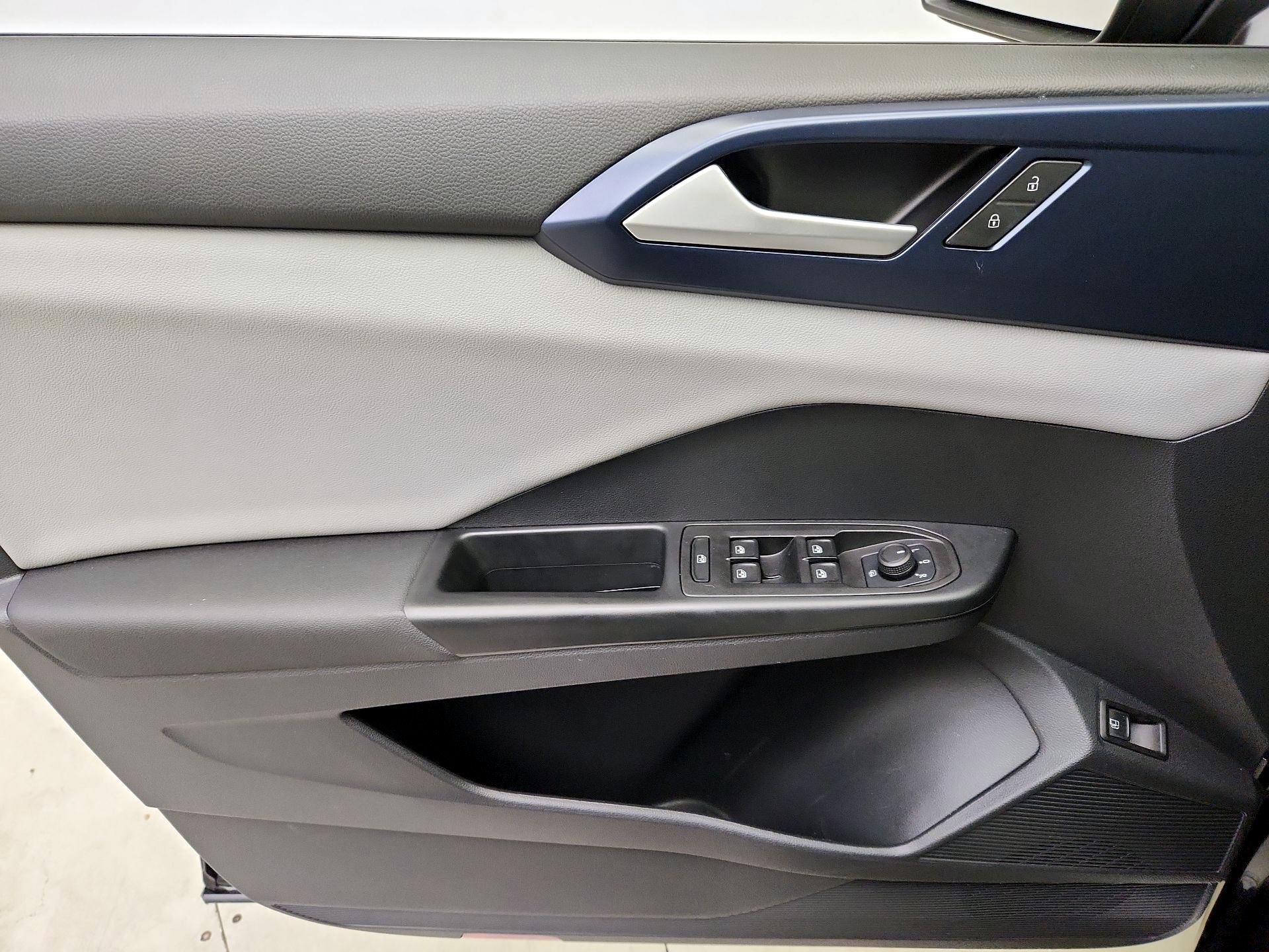 Thumbnail: 2022 Volkswagen Taos - 12