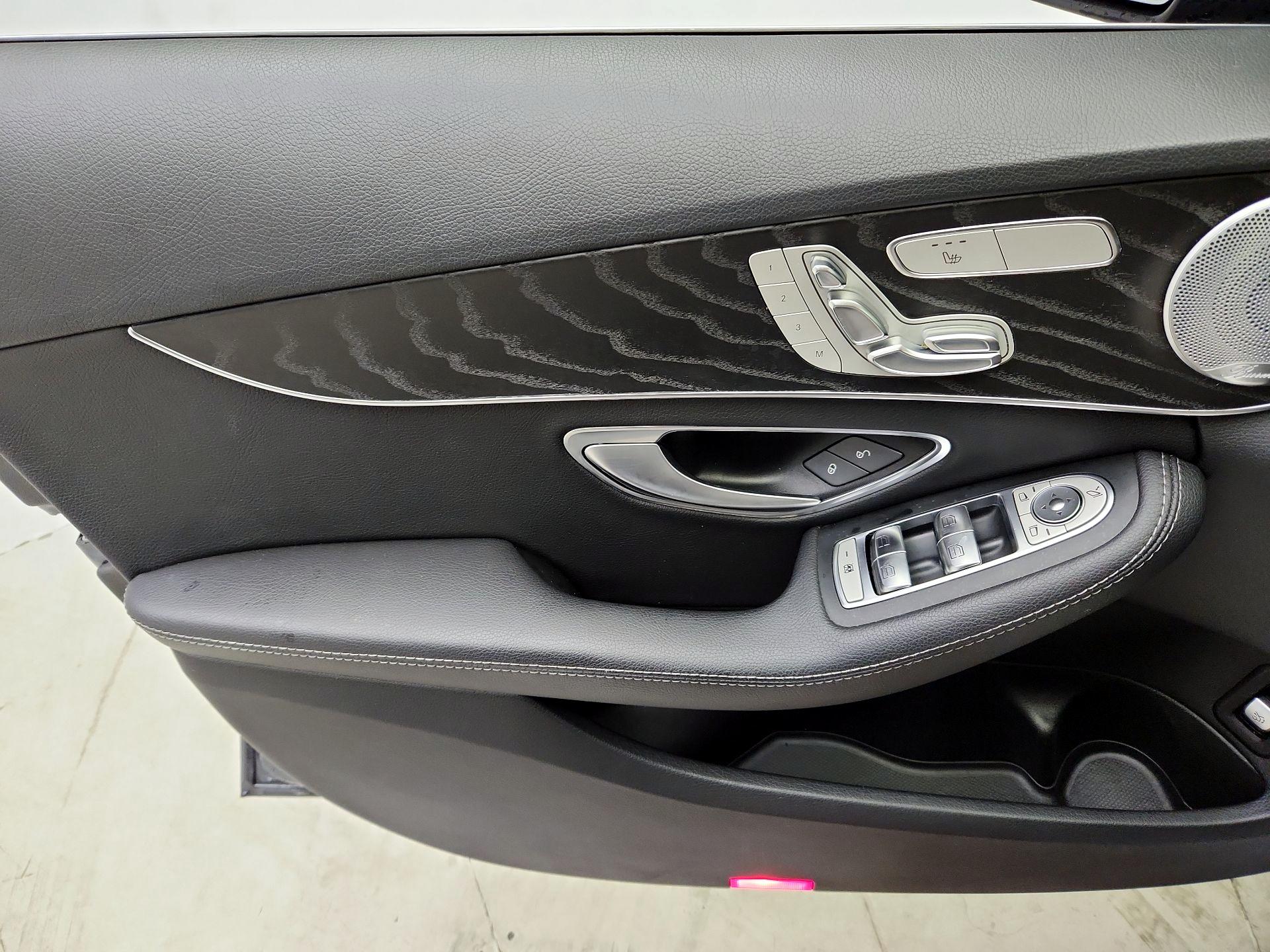 Thumbnail: 2016 Mercedes-Benz C-Class - 12