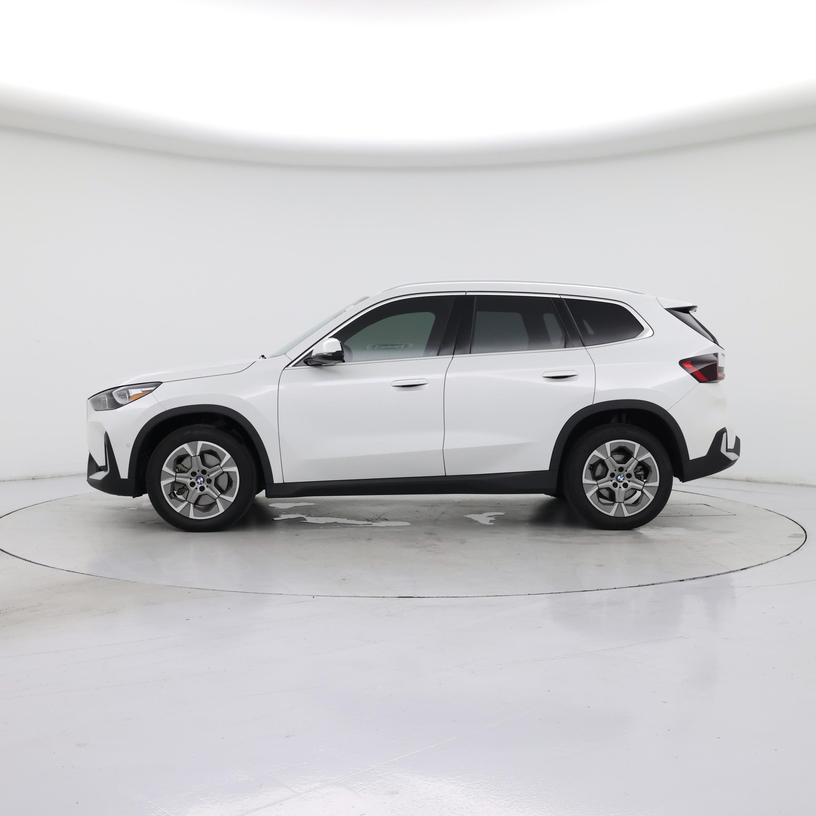 Thumbnail: 2023 BMW X1 - 3