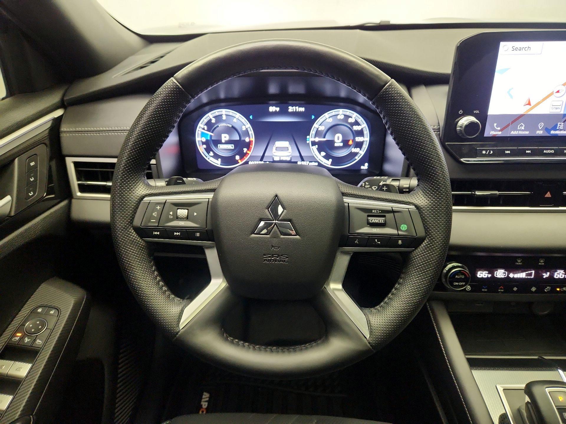 Thumbnail: 2024 Mitsubishi Outlander - 10