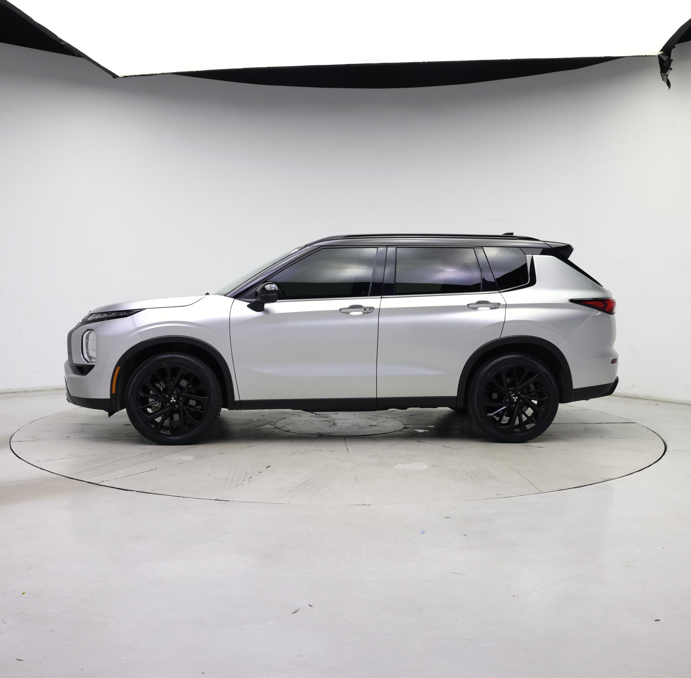 Thumbnail: 2024 Mitsubishi Outlander - 3