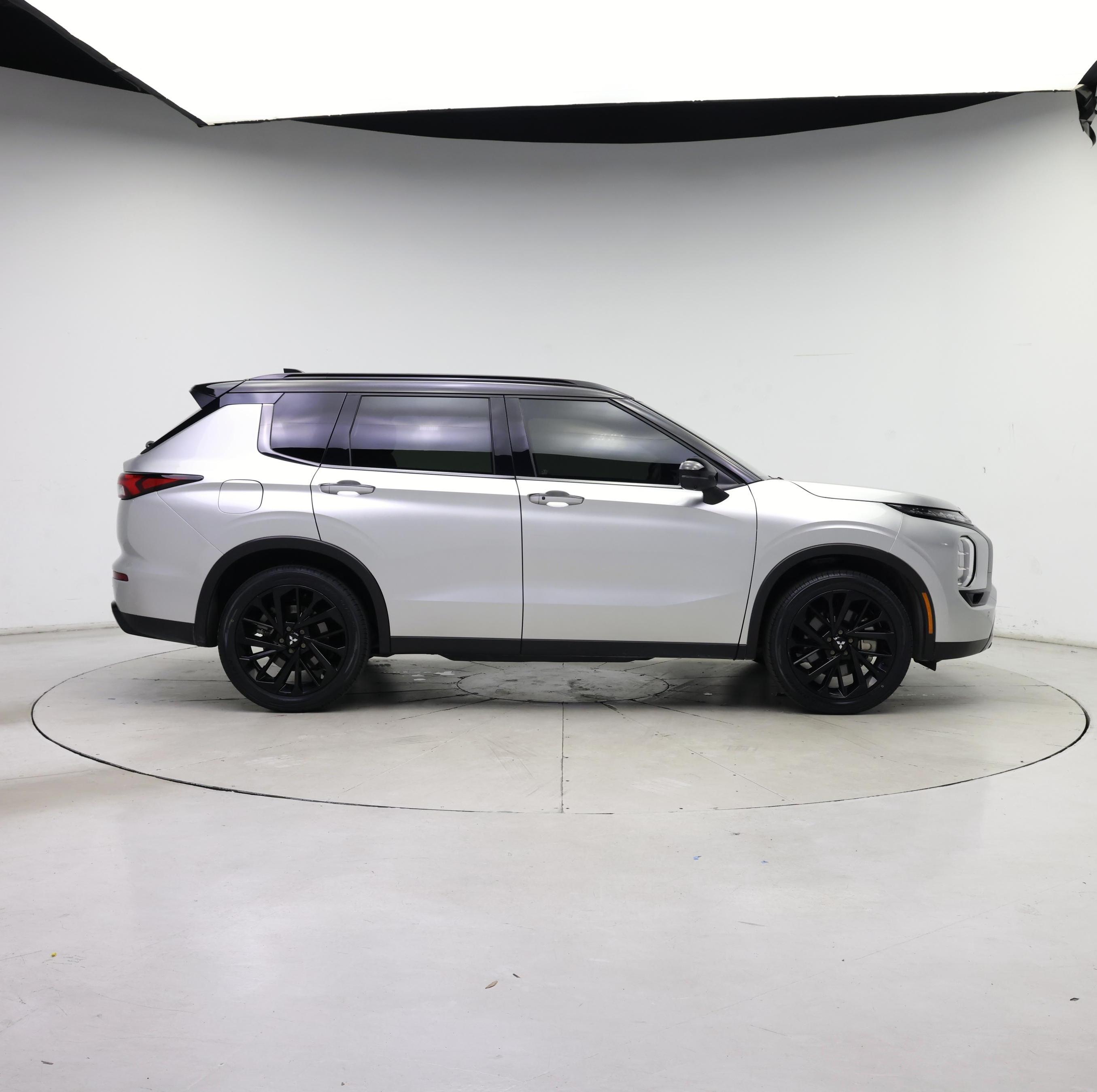 Thumbnail: 2024 Mitsubishi Outlander - 7