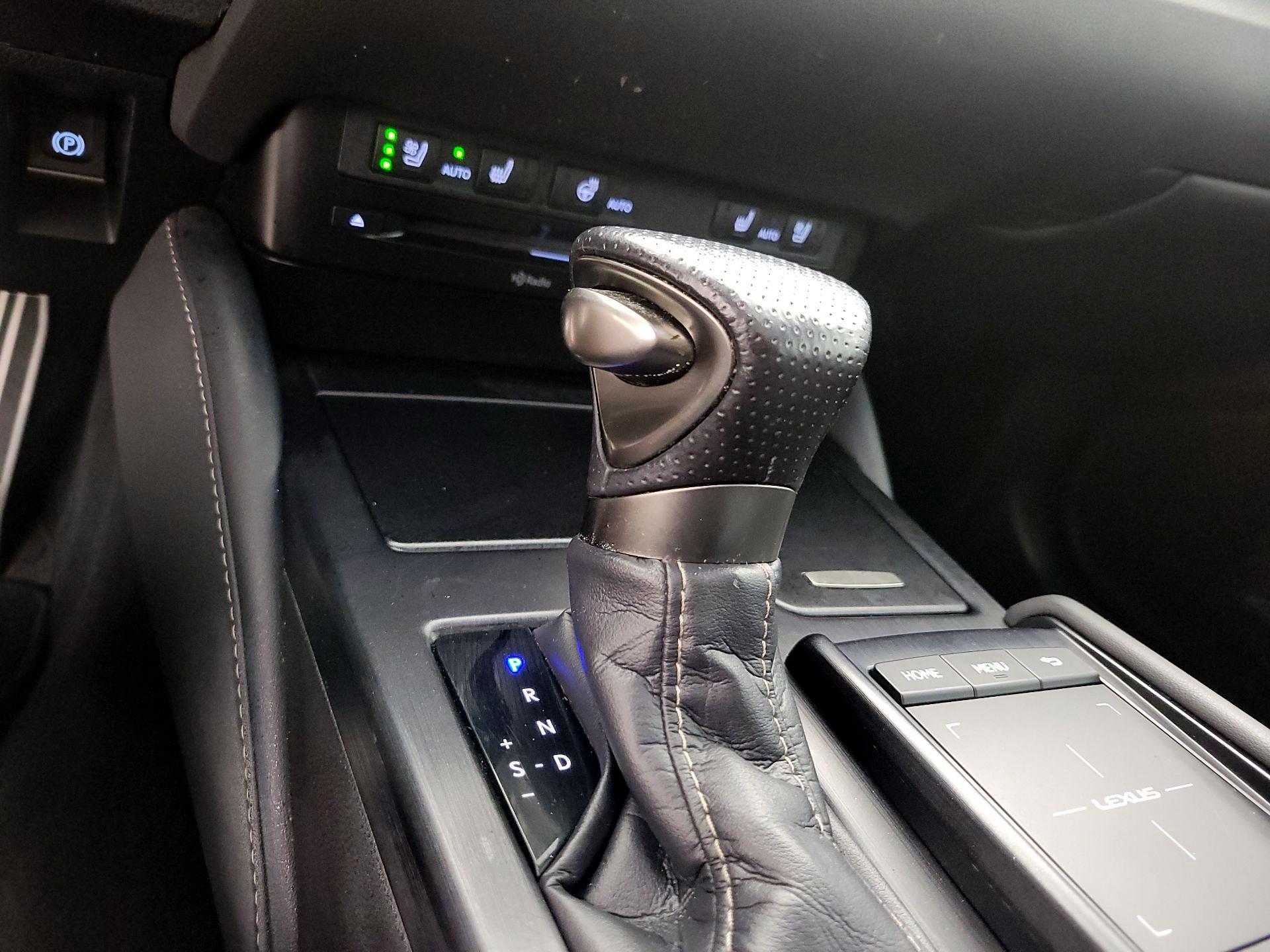 Thumbnail: 2020 Lexus ES - 16
