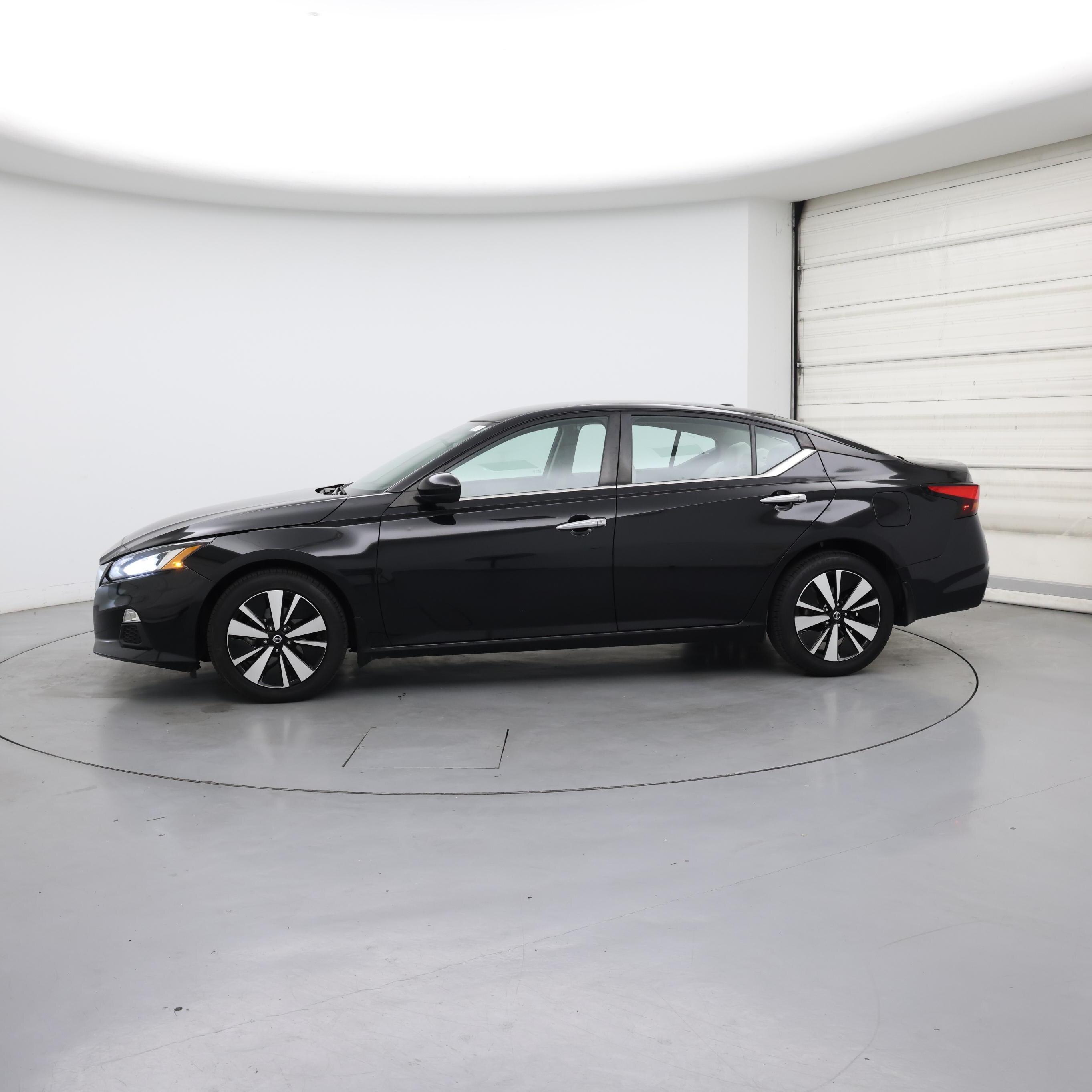 Thumbnail: 2022 Nissan Altima - 3