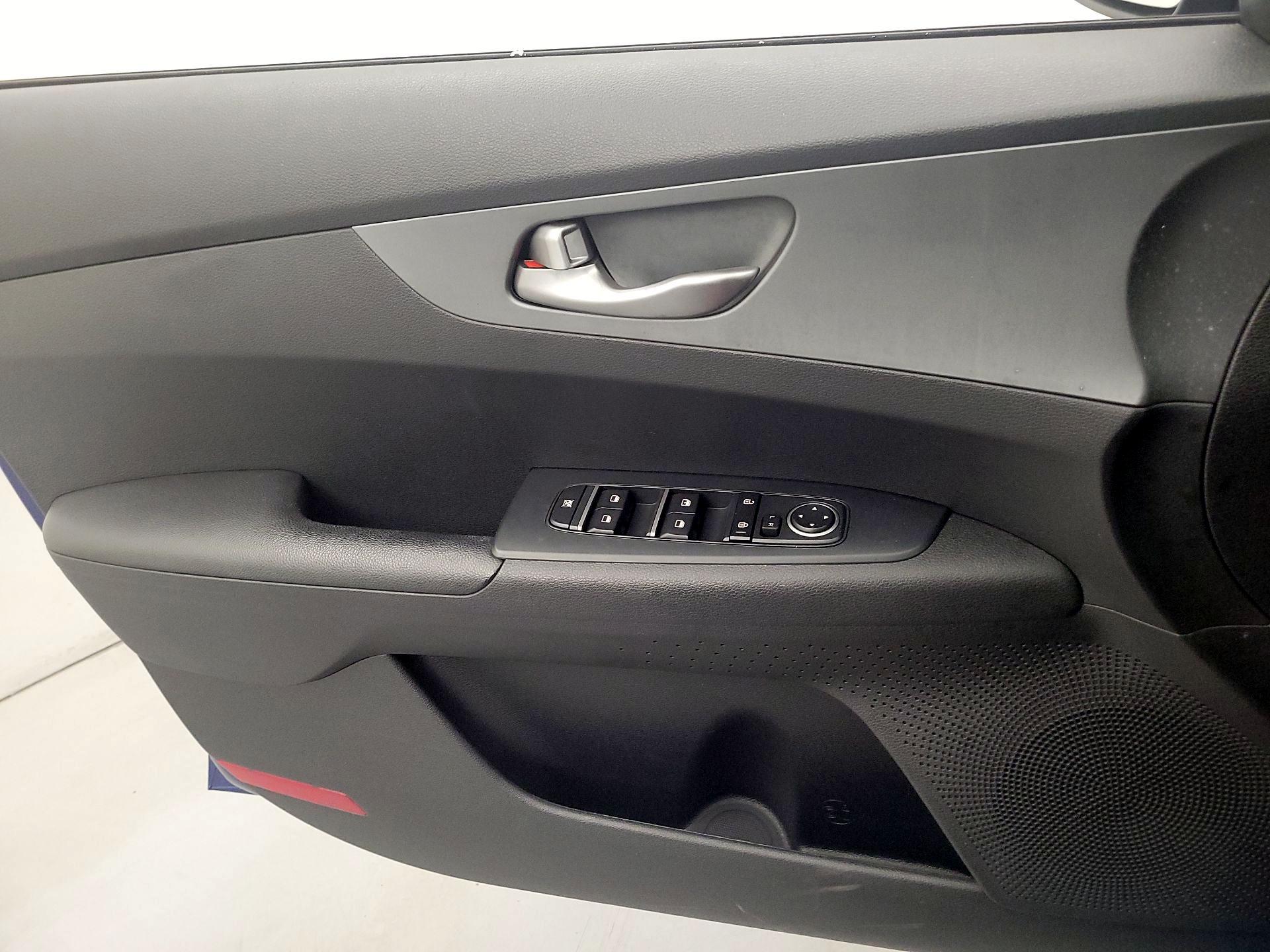 Thumbnail: 2021 Kia Forte - 12