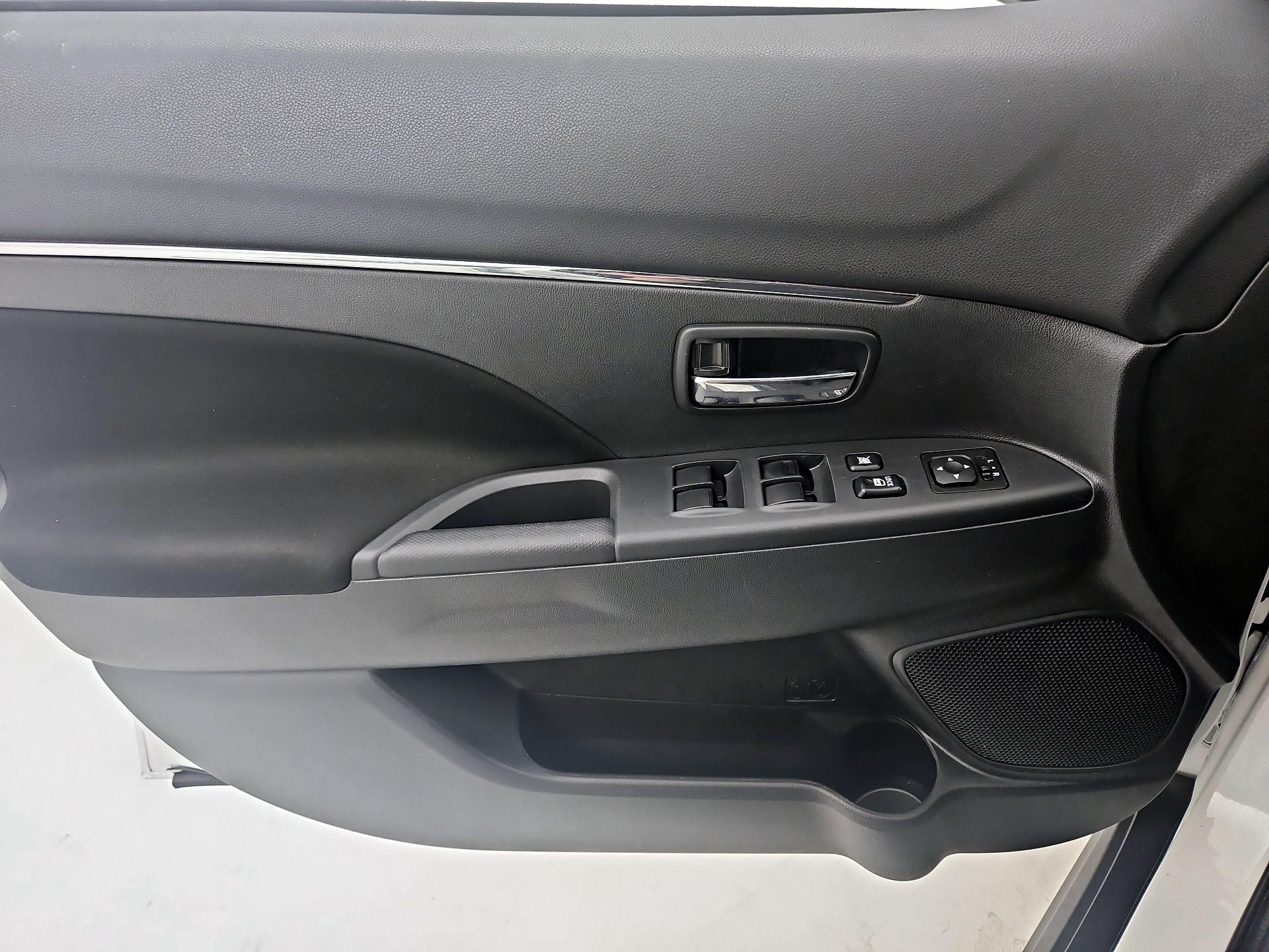 Thumbnail: 2021 Mitsubishi Outlander Sport - 12
