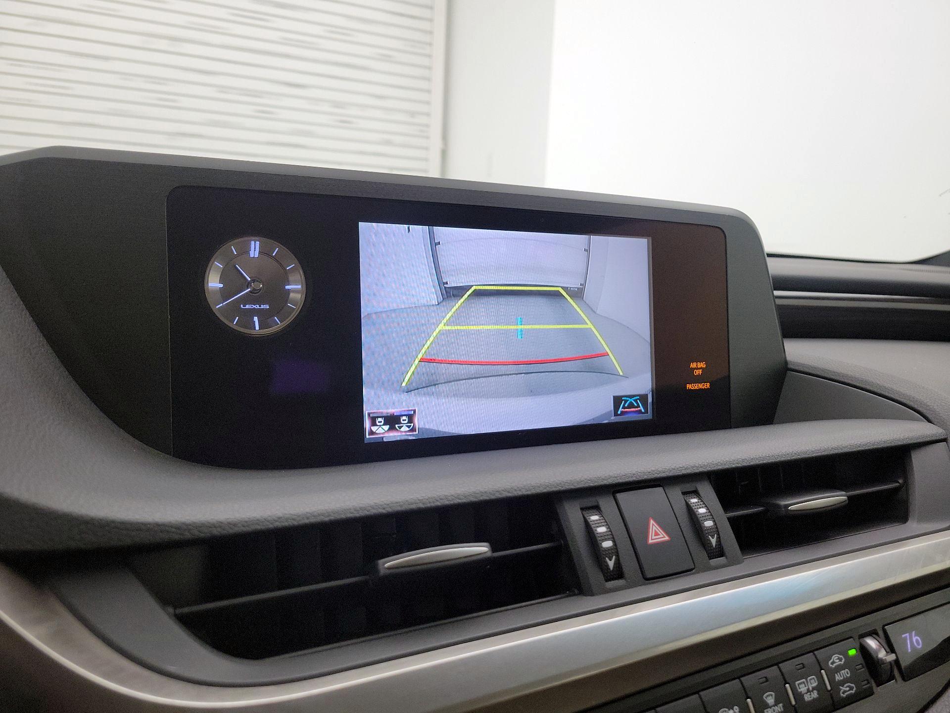 Thumbnail: 2020 Lexus ES - 14