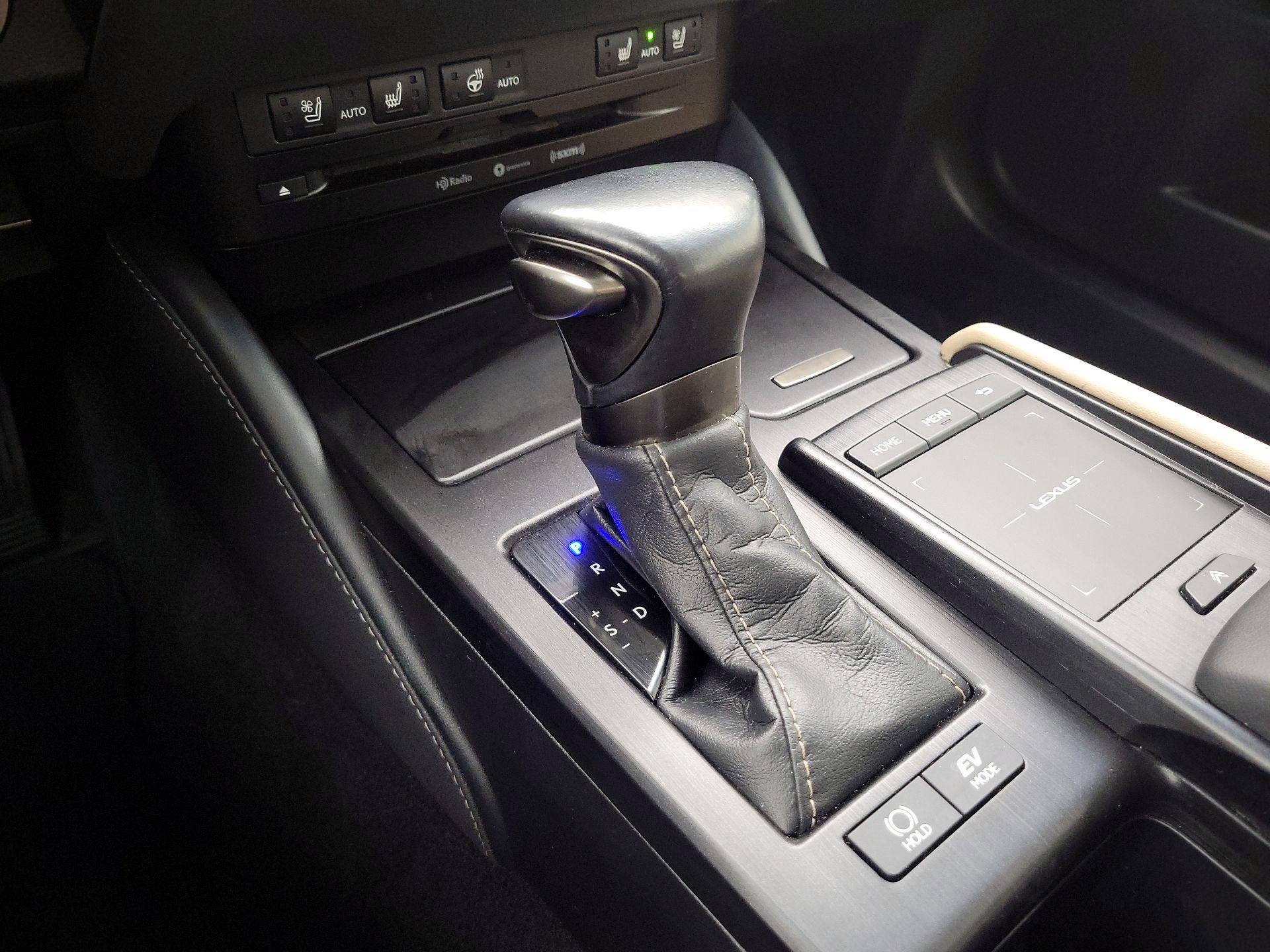 Thumbnail: 2020 Lexus ES - 17