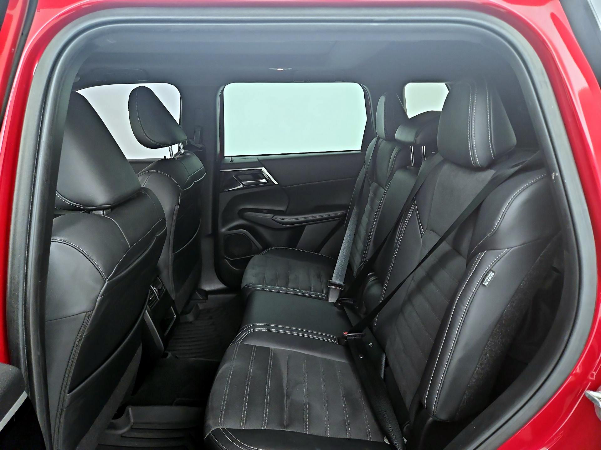 Thumbnail: 2022 Mitsubishi Outlander - 20