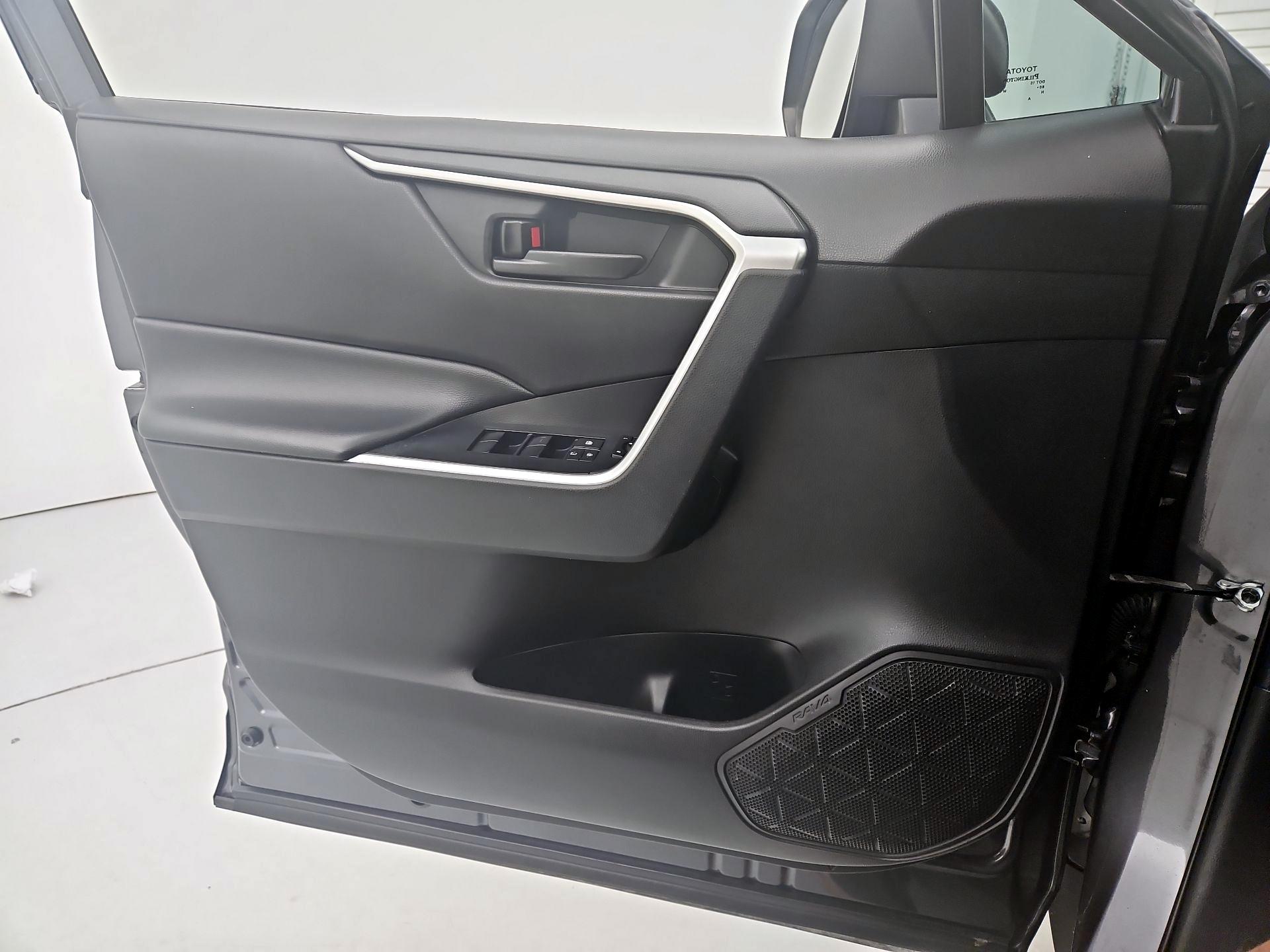 Thumbnail: 2022 Toyota RAV4 - 12