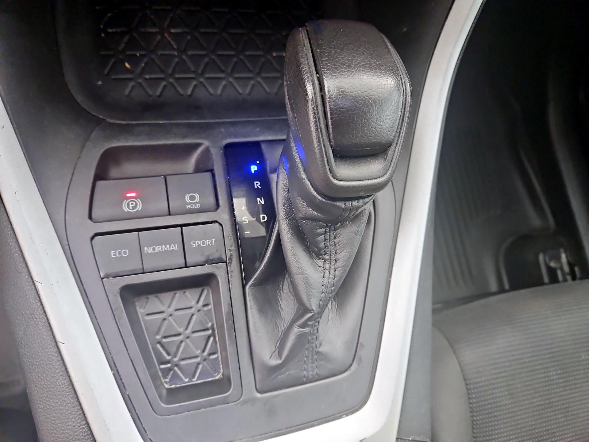 Thumbnail: 2022 Toyota RAV4 - 17