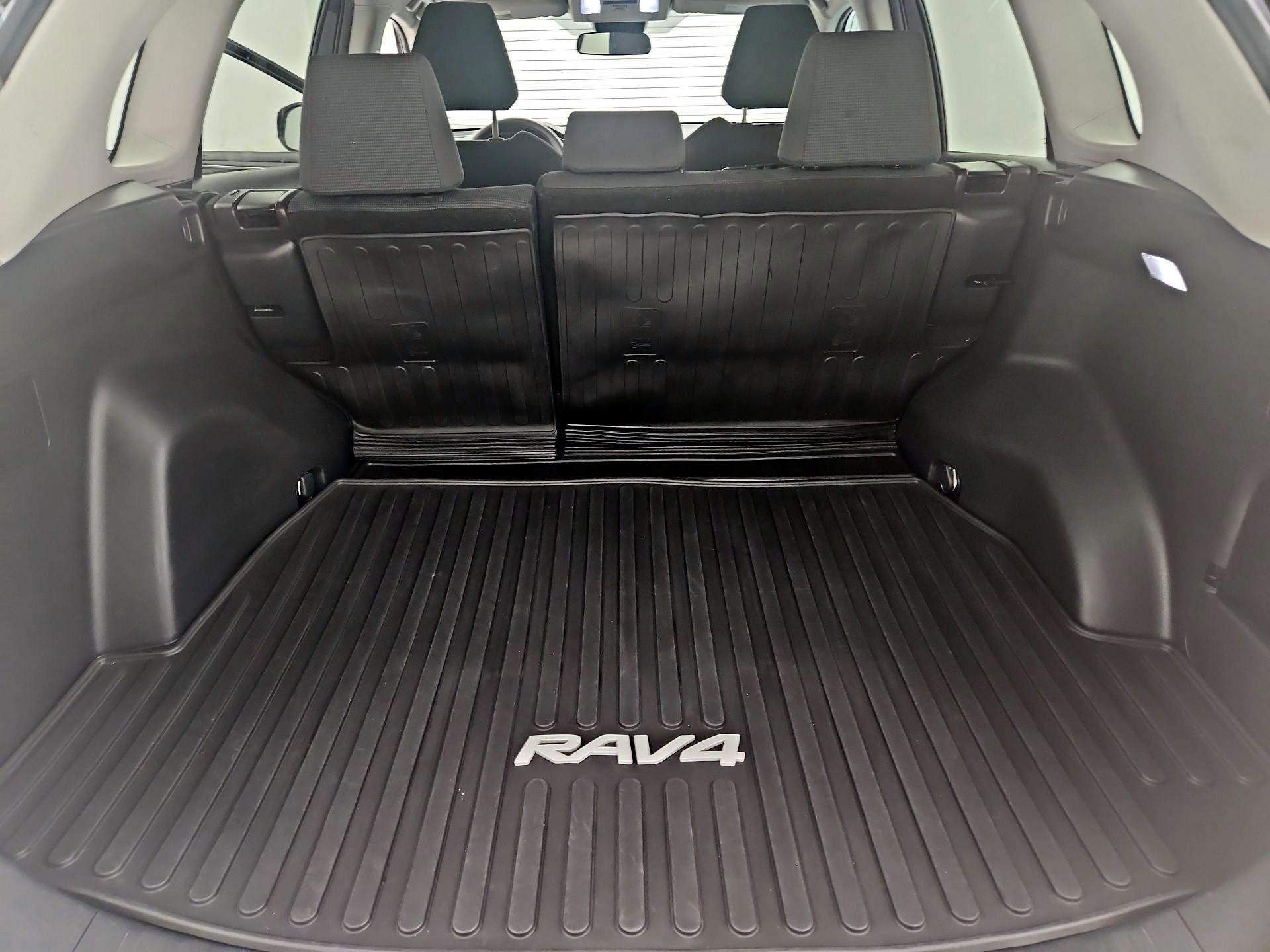 Thumbnail: 2022 Toyota RAV4 - 20