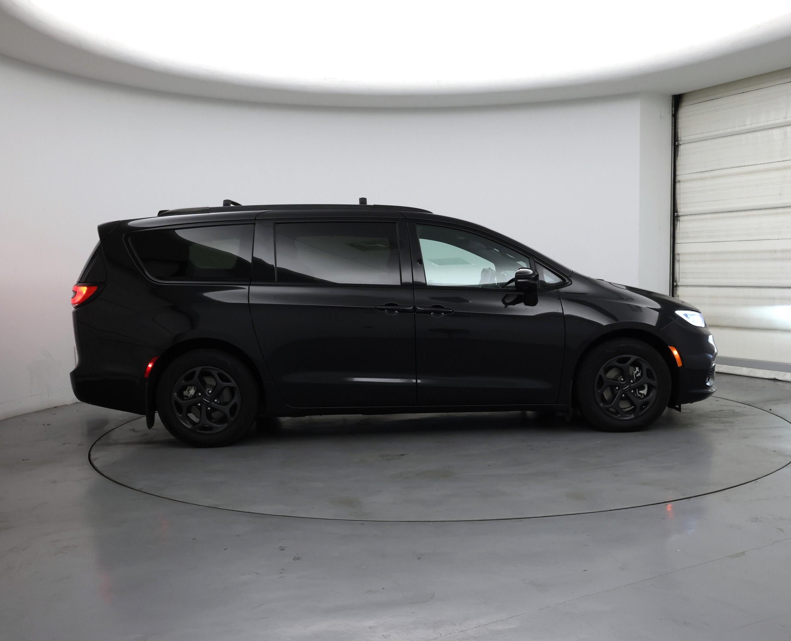 Thumbnail: 2021 Chrysler Pacifica - 7