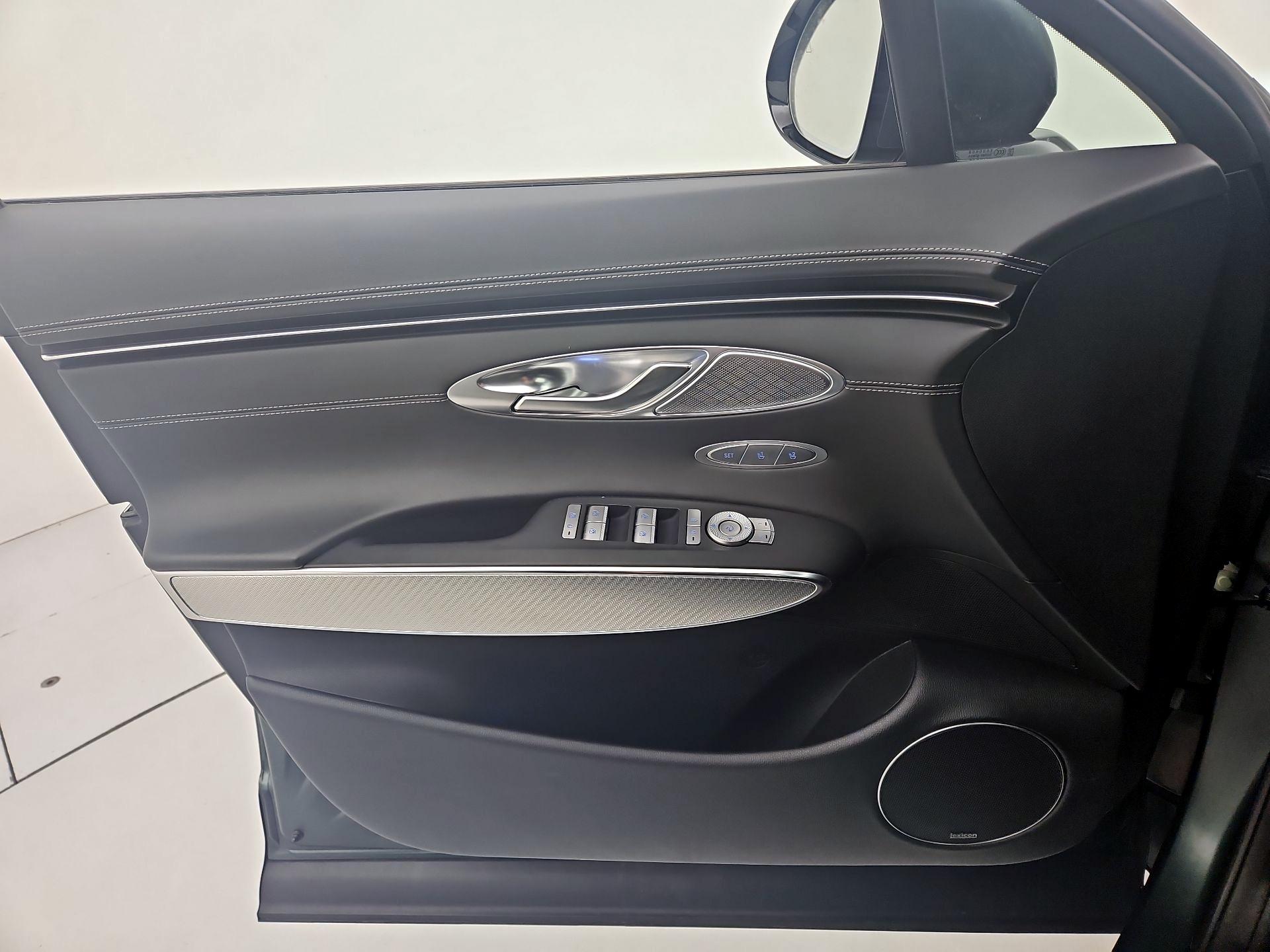 Thumbnail: 2023 Genesis GV70 - 12