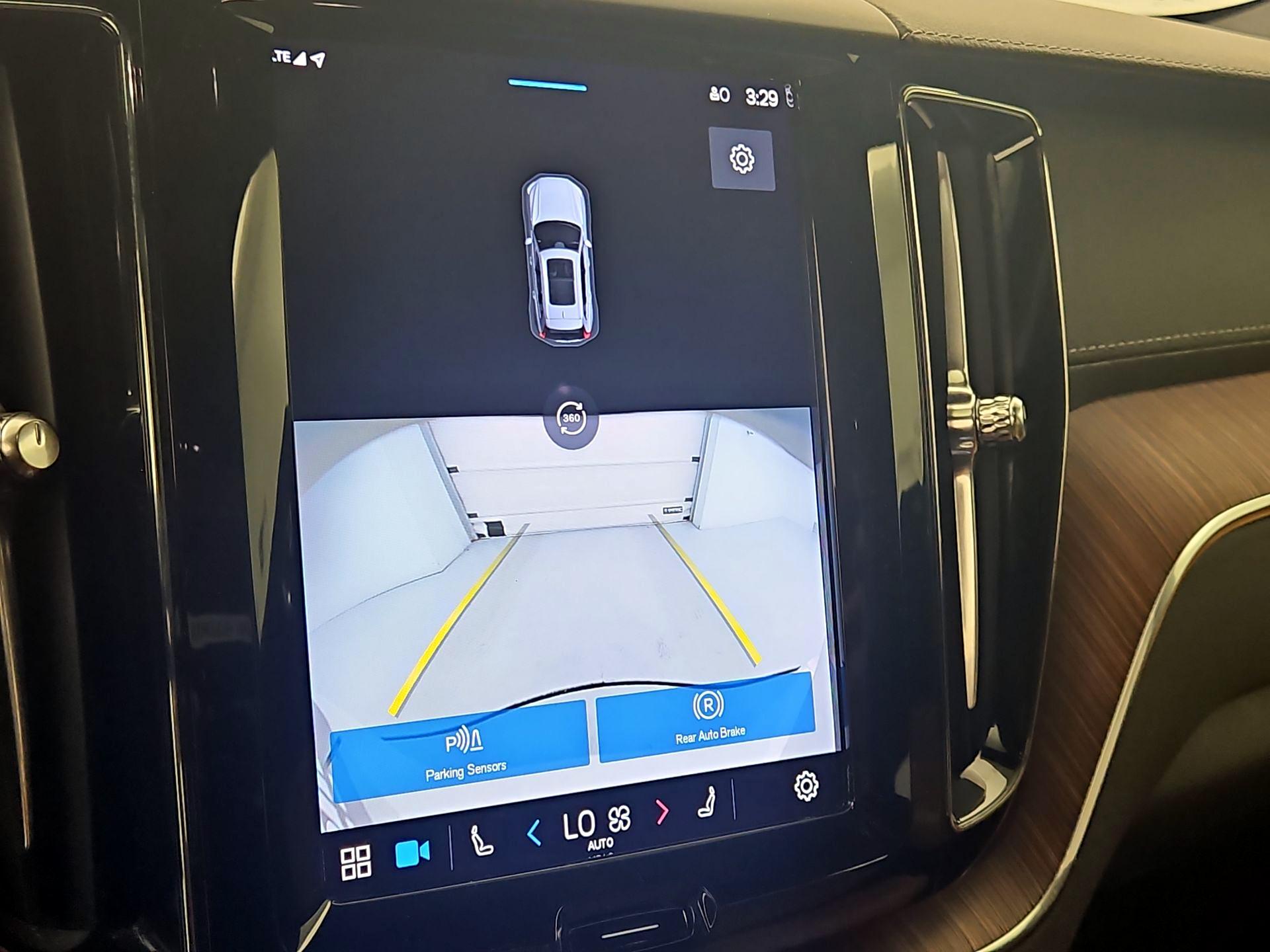 Thumbnail: 2023 Volvo XC60 - 15