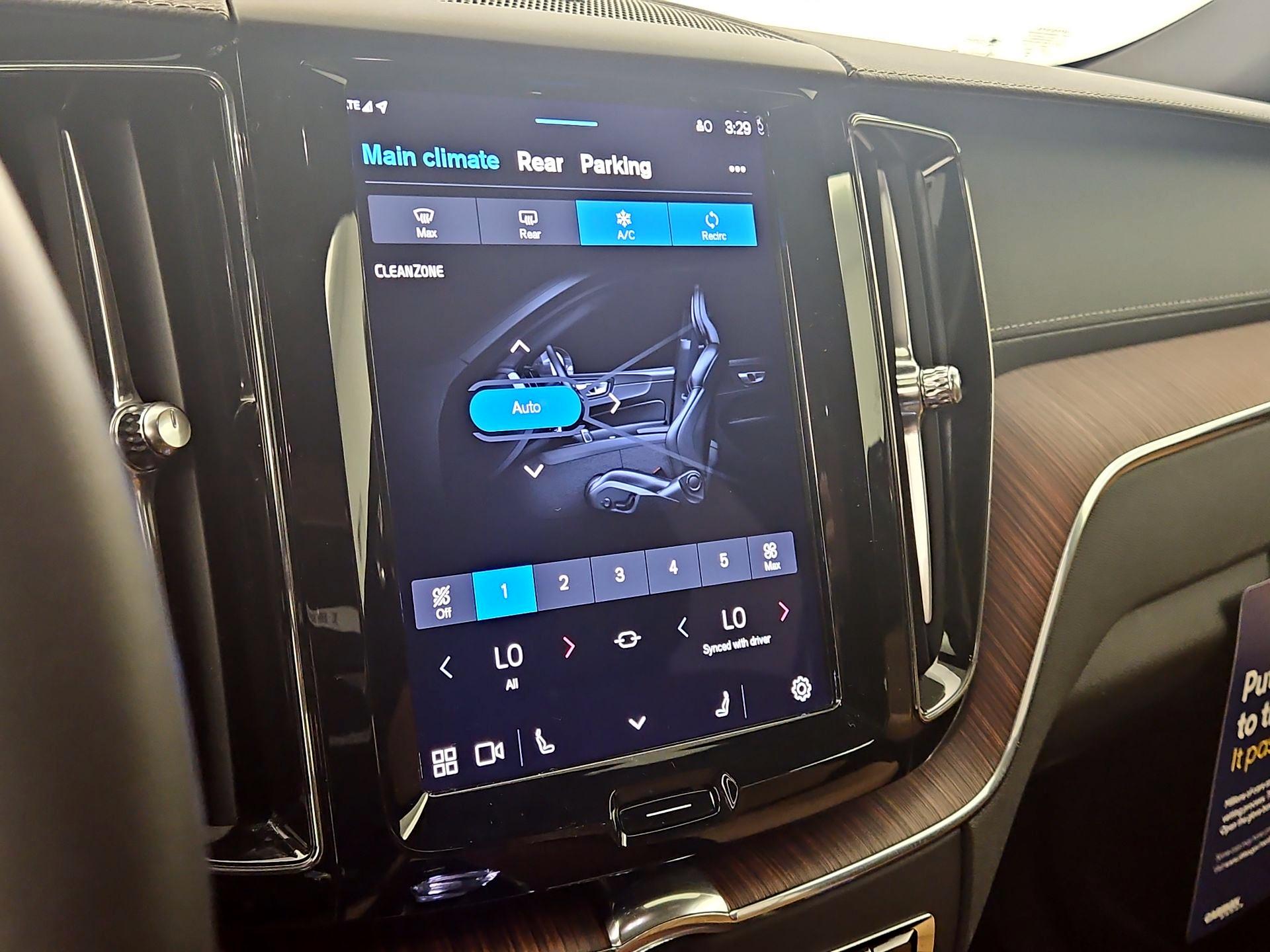 Thumbnail: 2023 Volvo XC60 - 17