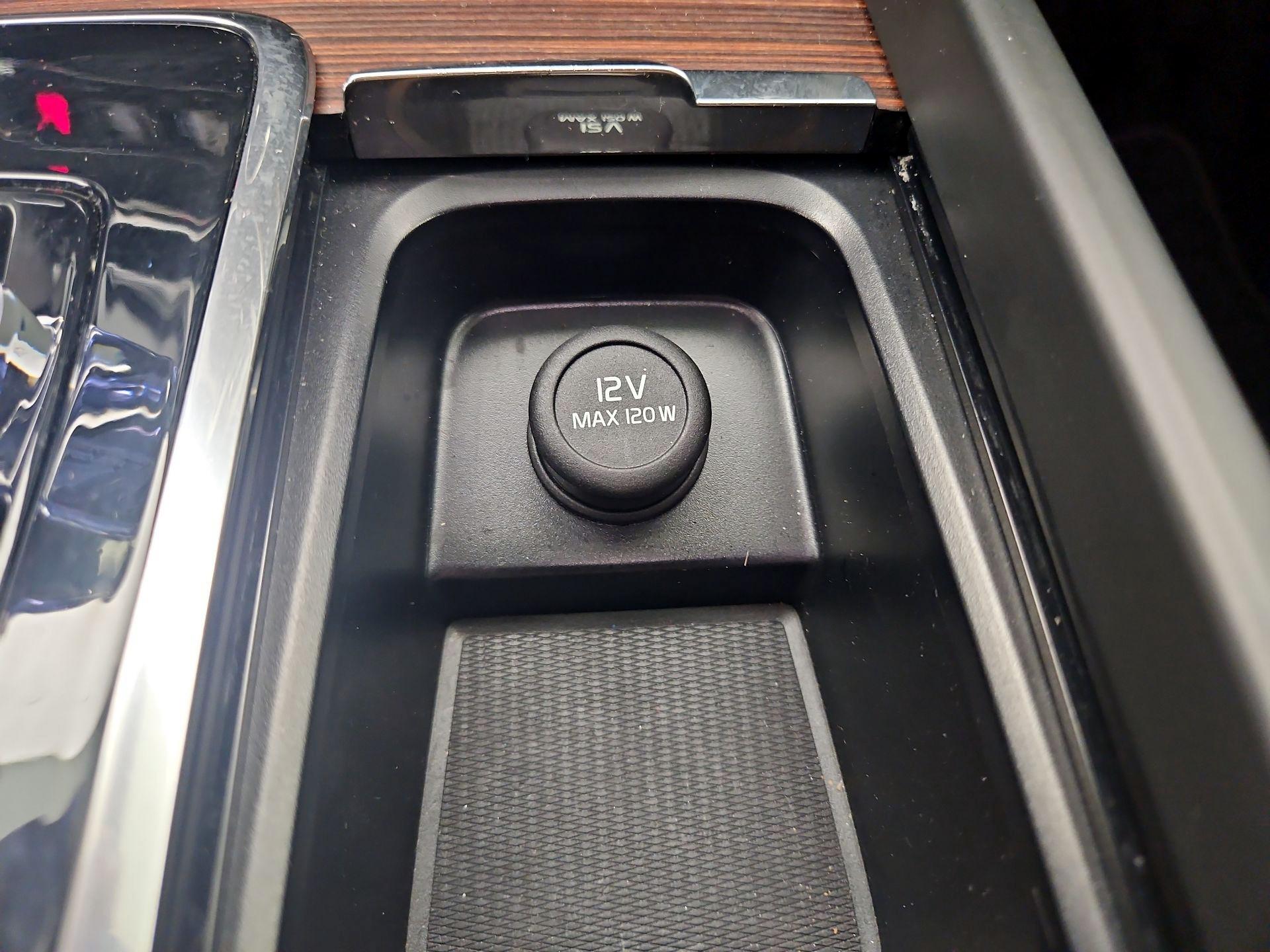 Thumbnail: 2023 Volvo XC60 - 19