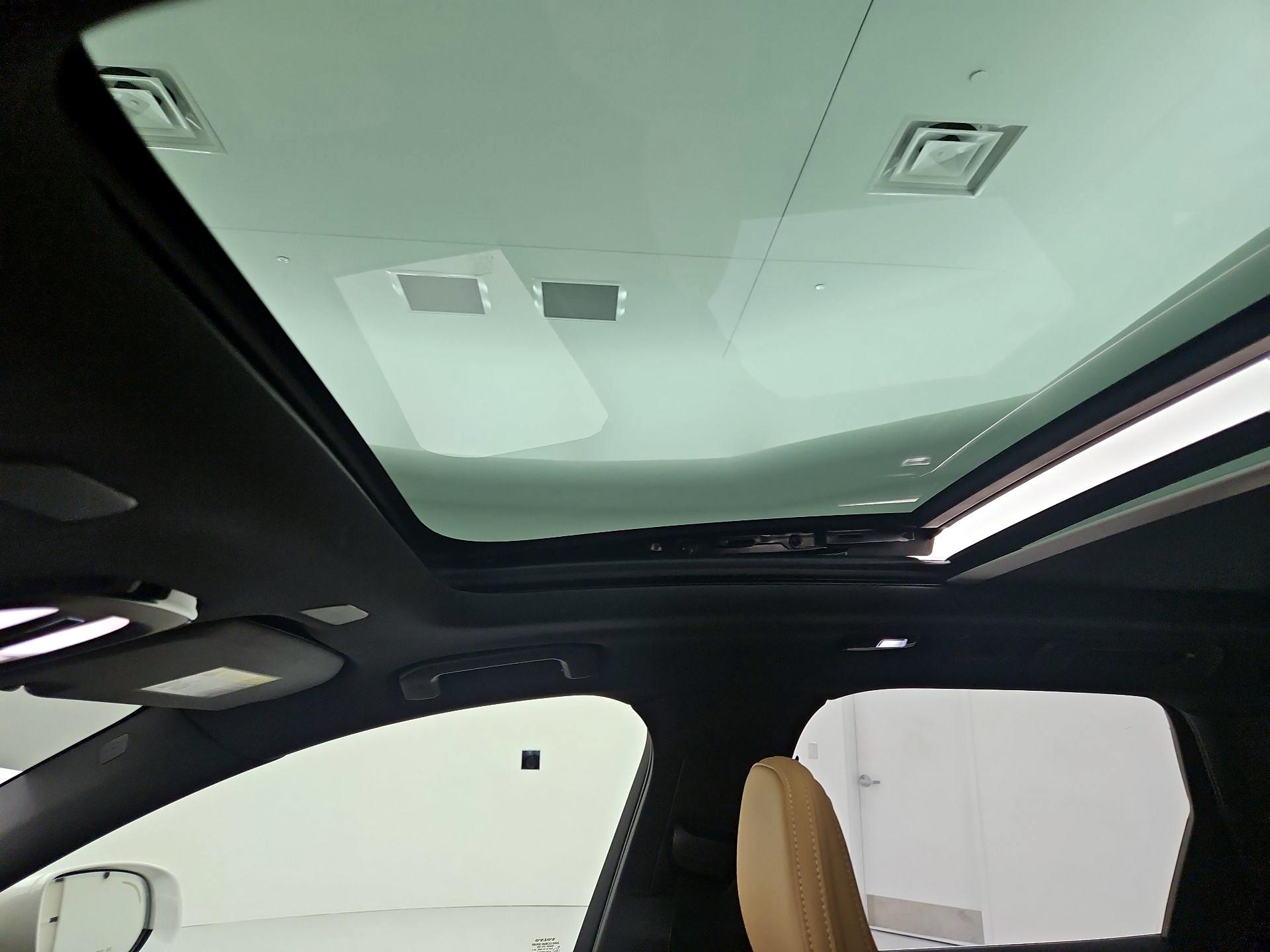 Thumbnail: 2023 Volvo XC60 - 20
