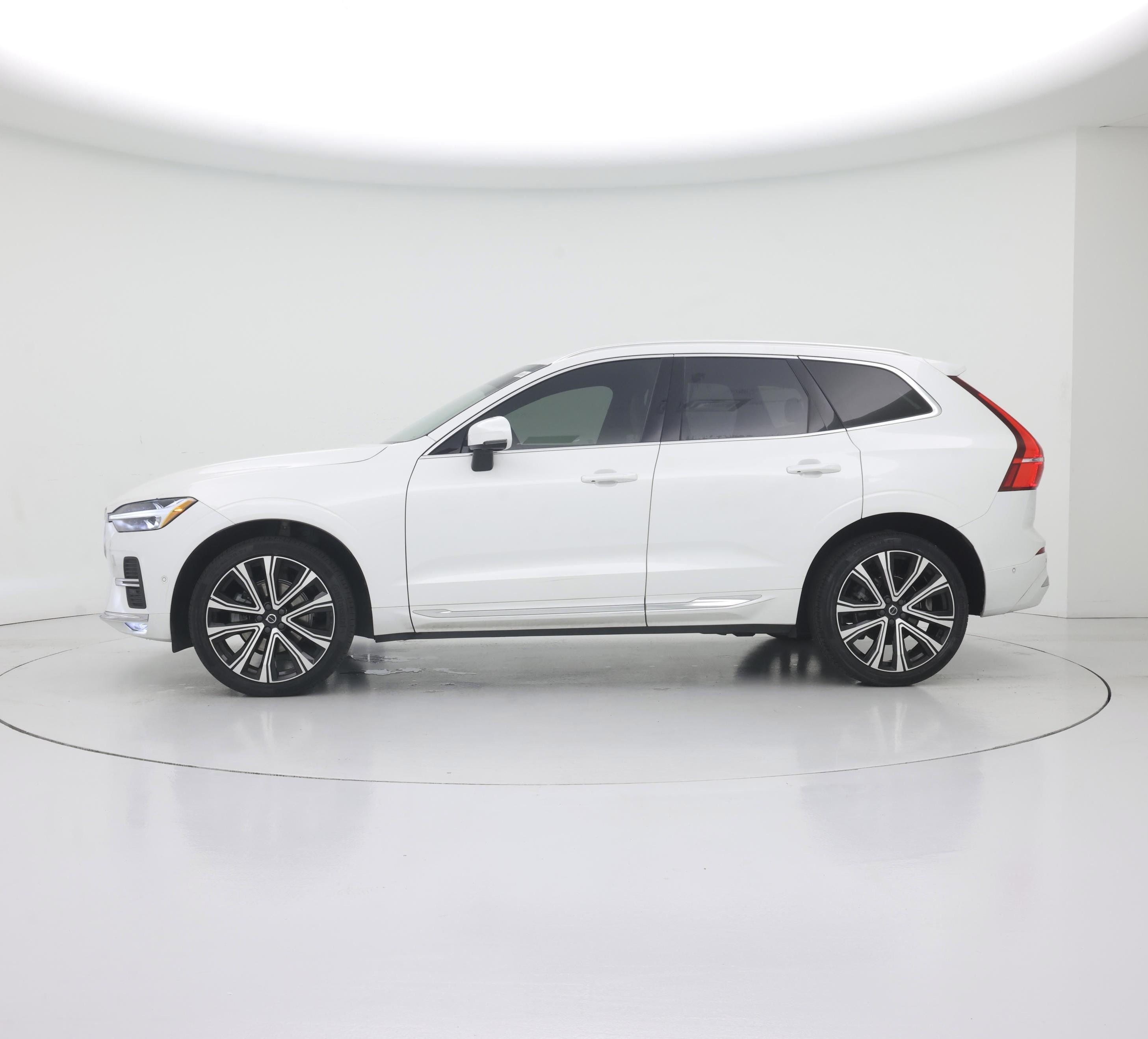 Thumbnail: 2023 Volvo XC60 - 3