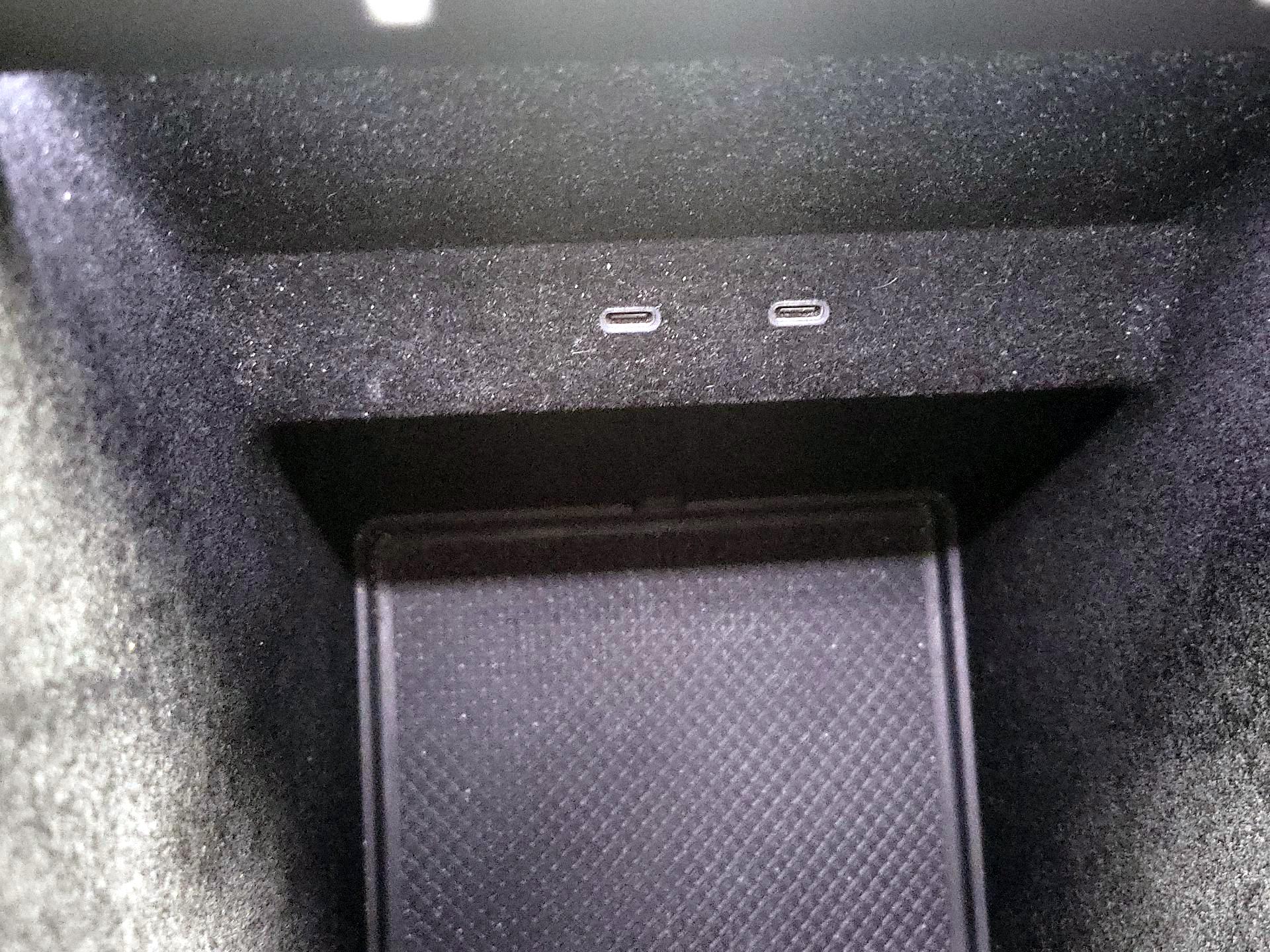 Thumbnail: 2022 Rivian R1S - 18