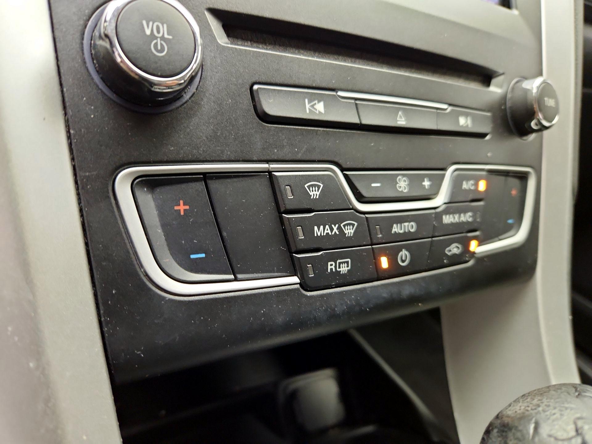 Thumbnail: 2016 Ford Fusion - 16